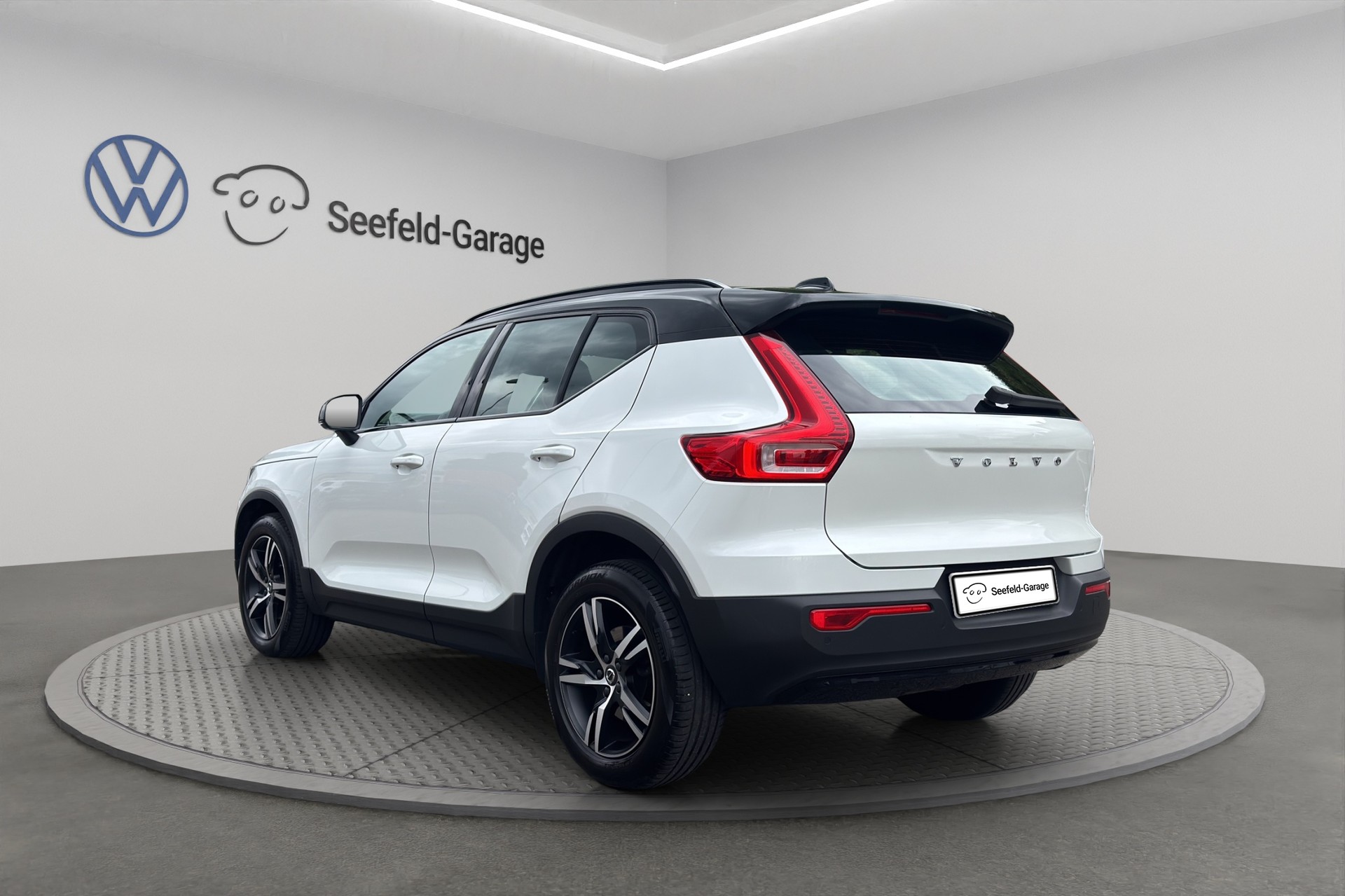 VOLVO XC40 B4 Benzin Mild Hybrid AWD R-Design Geartronic-image-3