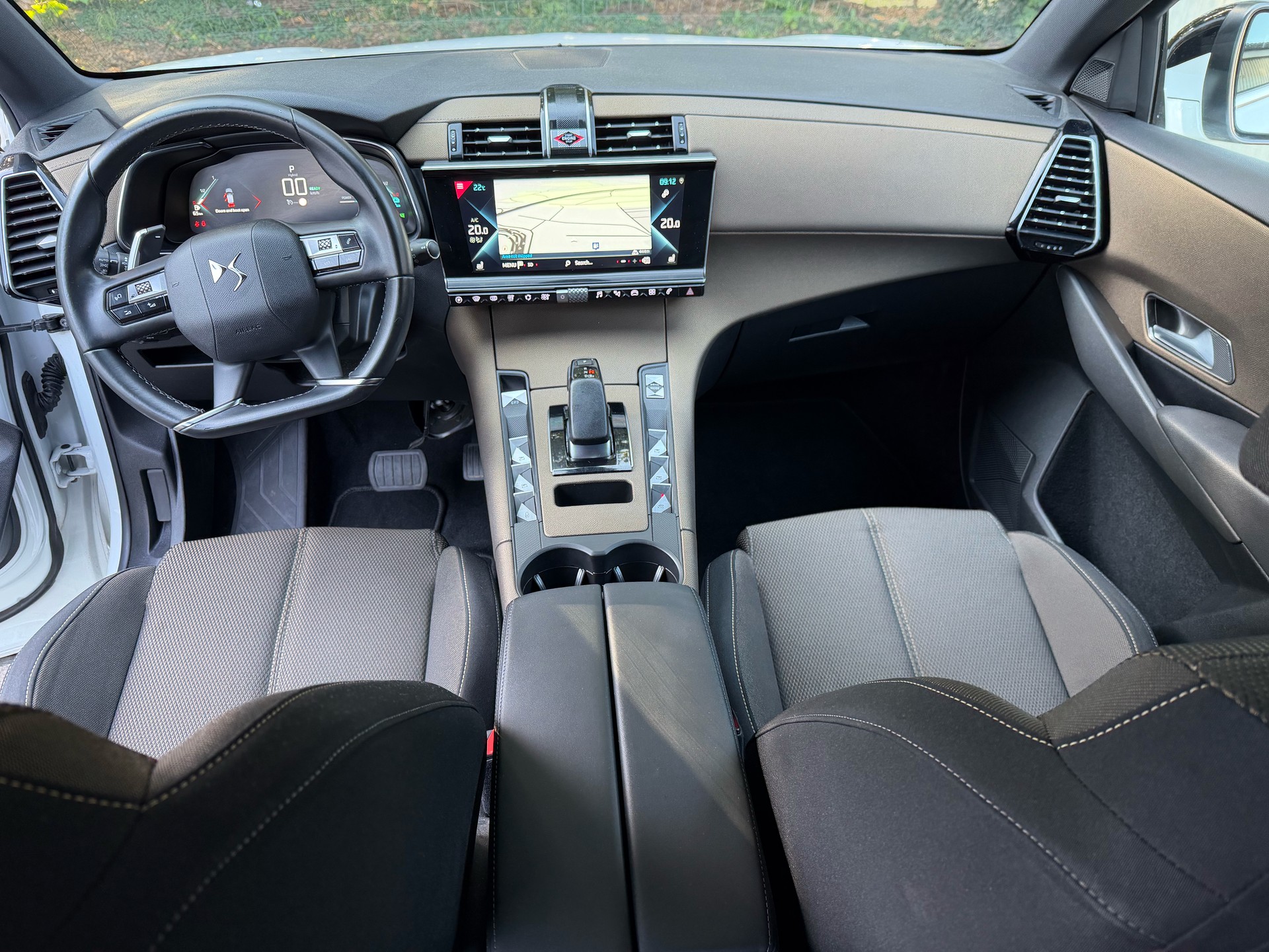 DS AUTOMOBILES 1.6 E-Tense Club 4x4-image-4