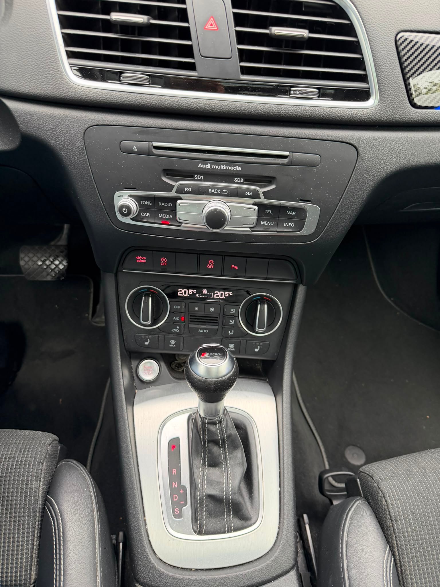 AUDI Q3 2.0 TFSI design quattro S-tronic-image-14