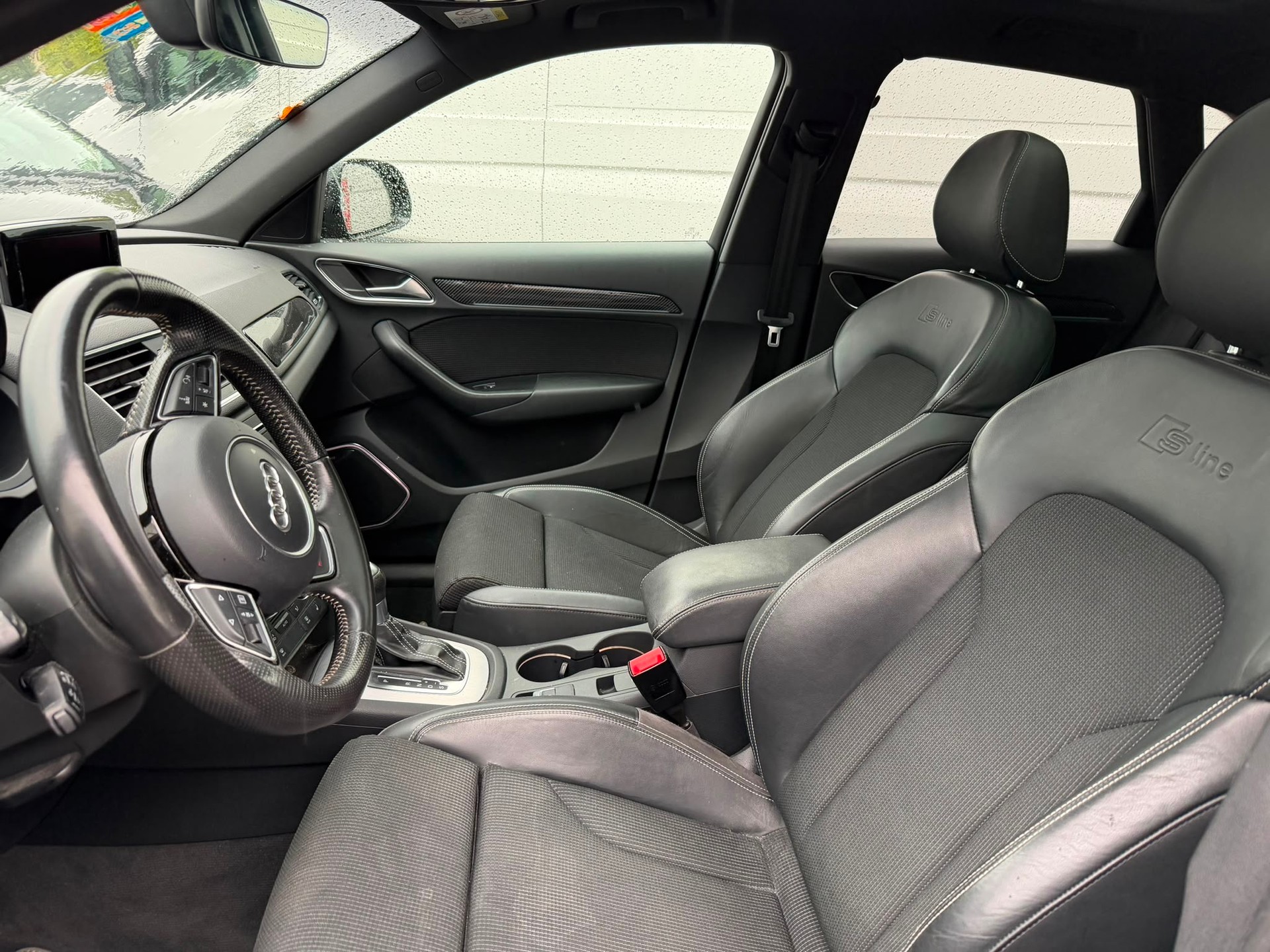 AUDI Q3 2.0 TFSI design quattro S-tronic-image-10