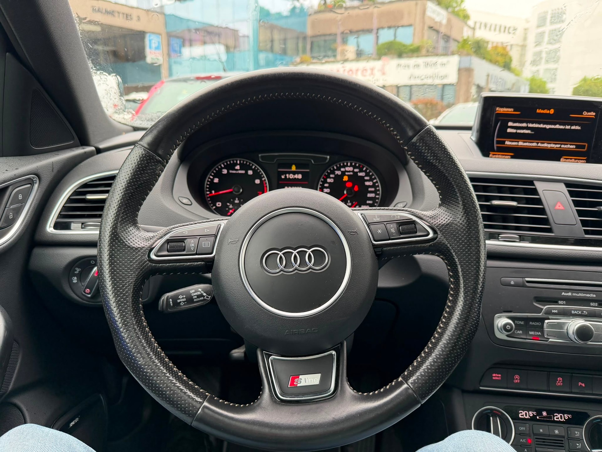 AUDI Q3 2.0 TFSI design quattro S-tronic-image-12