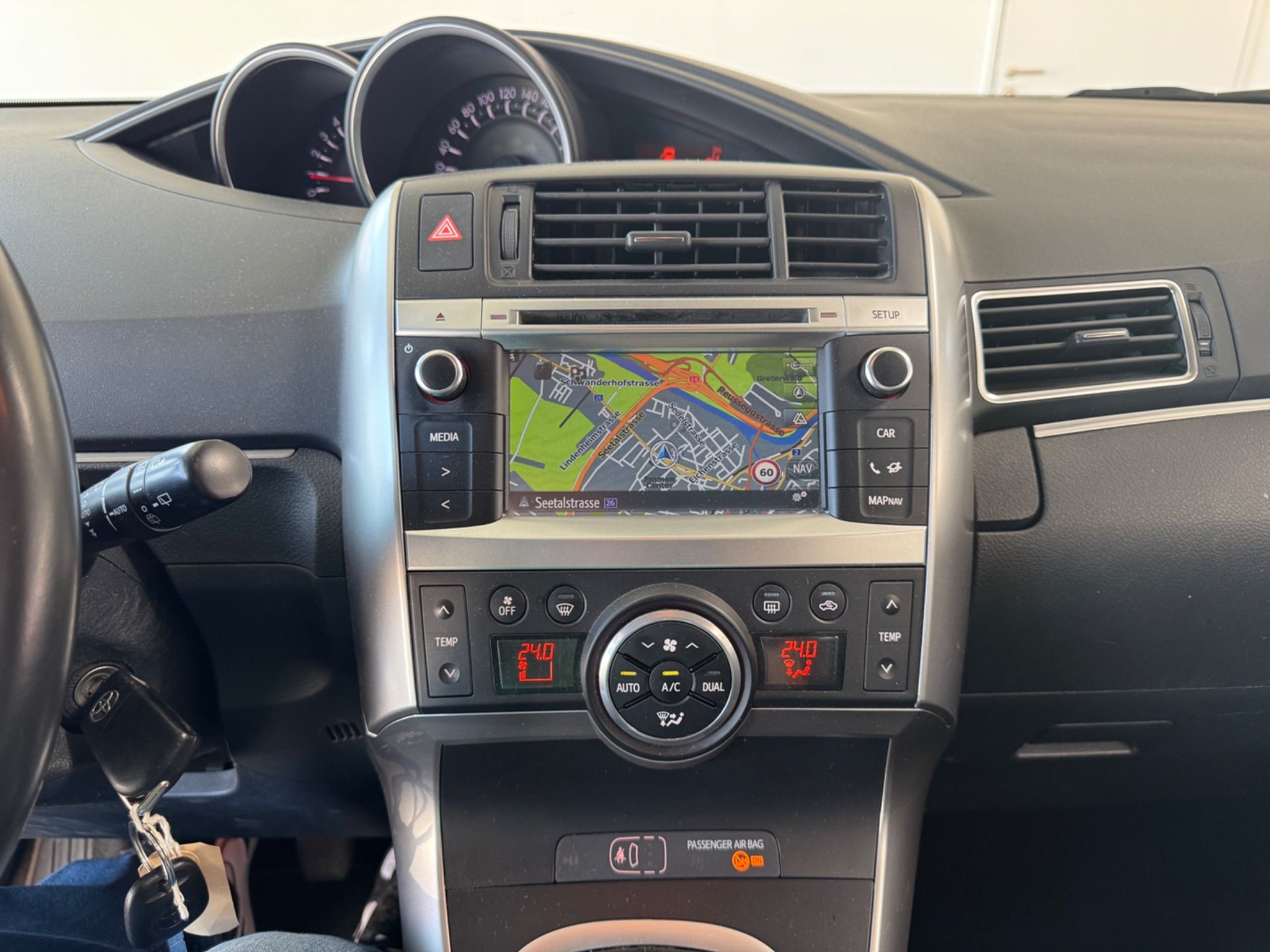 TOYOTA Verso 1.8 Swiss Trend-image-12