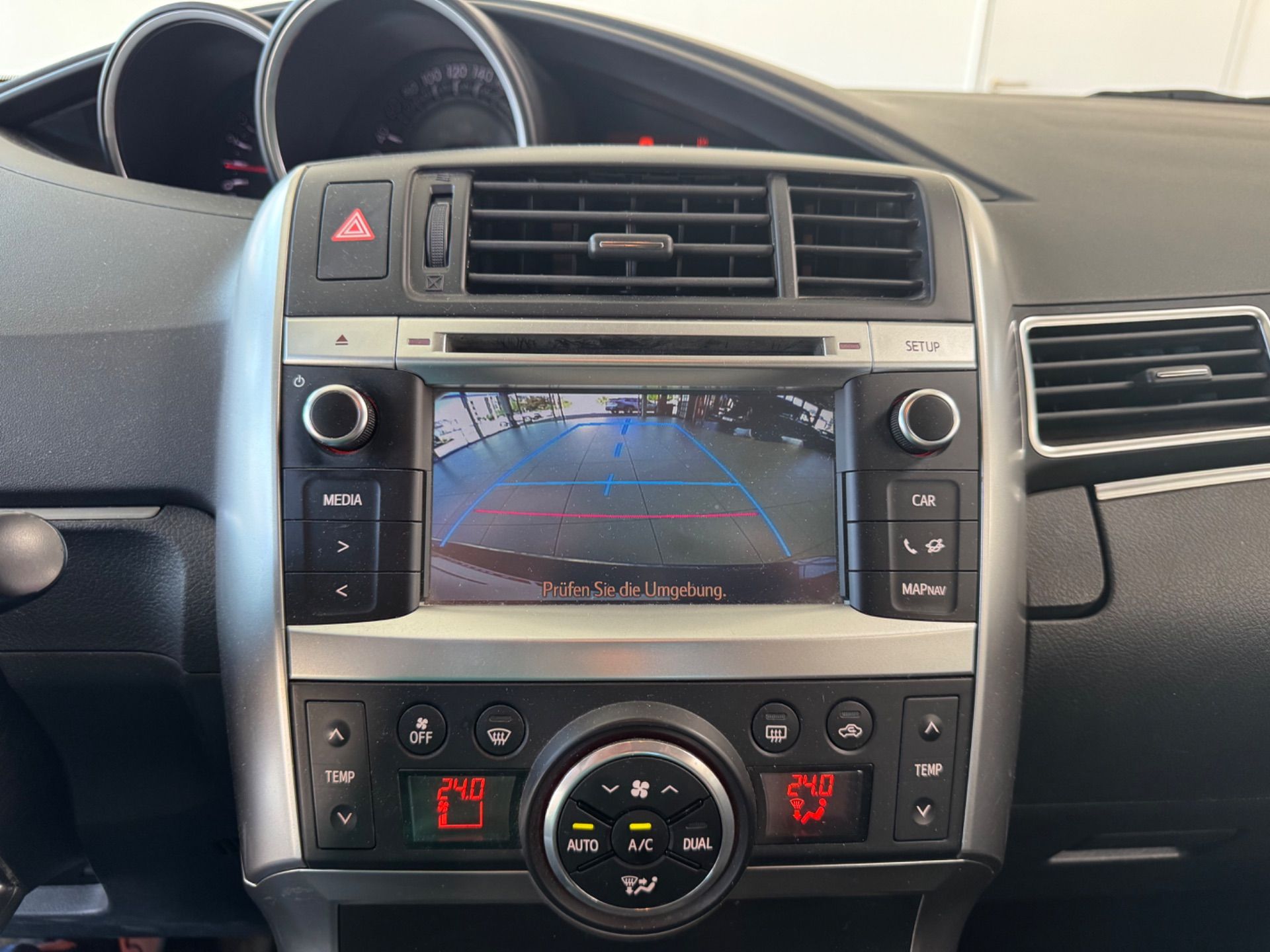 TOYOTA Verso 1.8 Swiss Trend-image-11