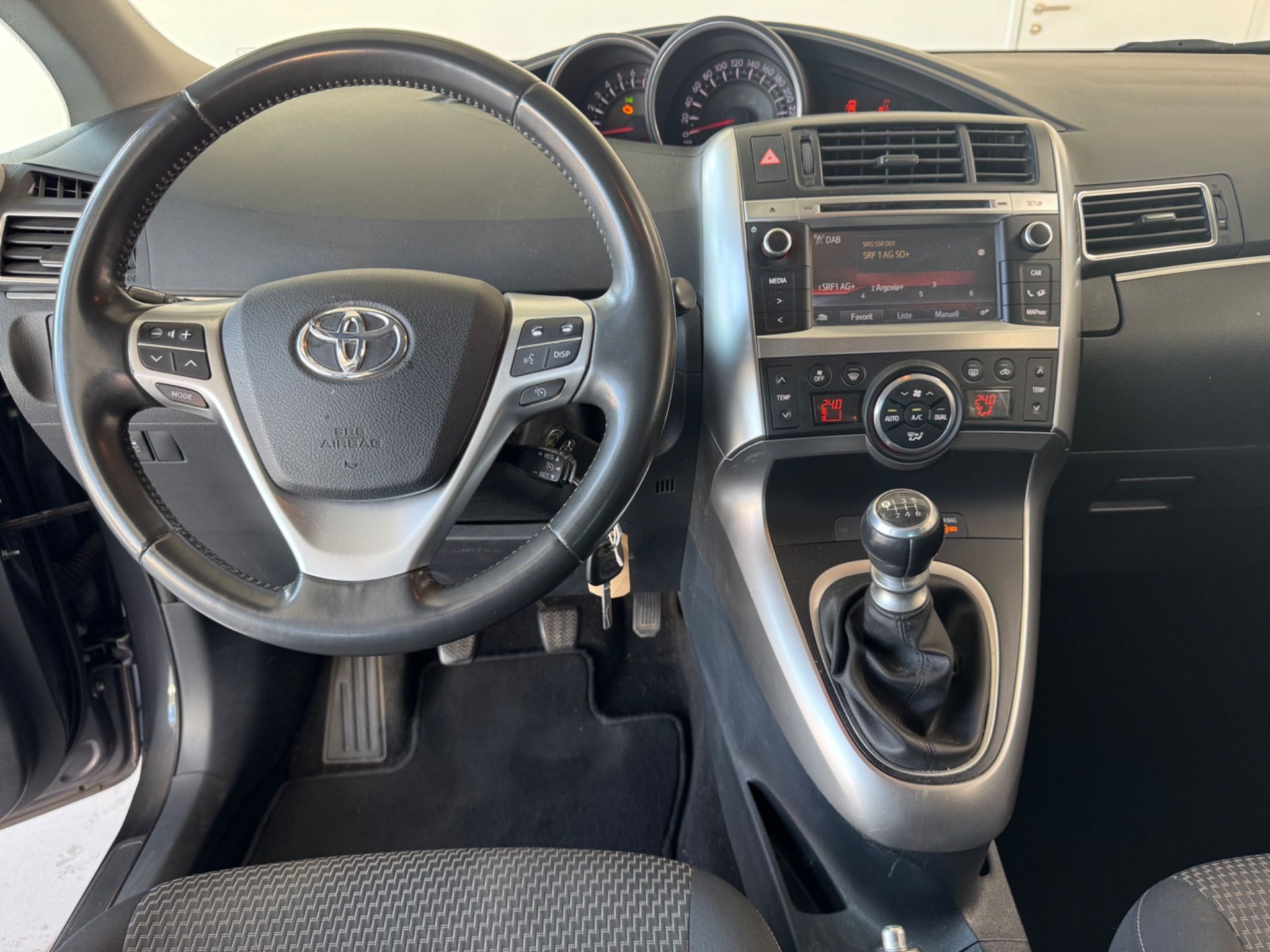 TOYOTA Verso 1.8 Swiss Trend-image-9