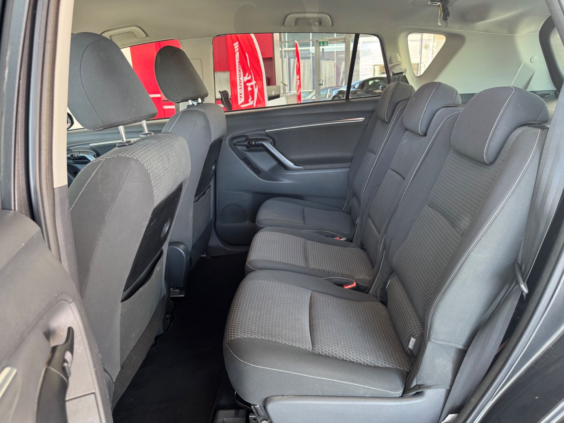 TOYOTA Verso 1.8 Swiss Trend-image-16