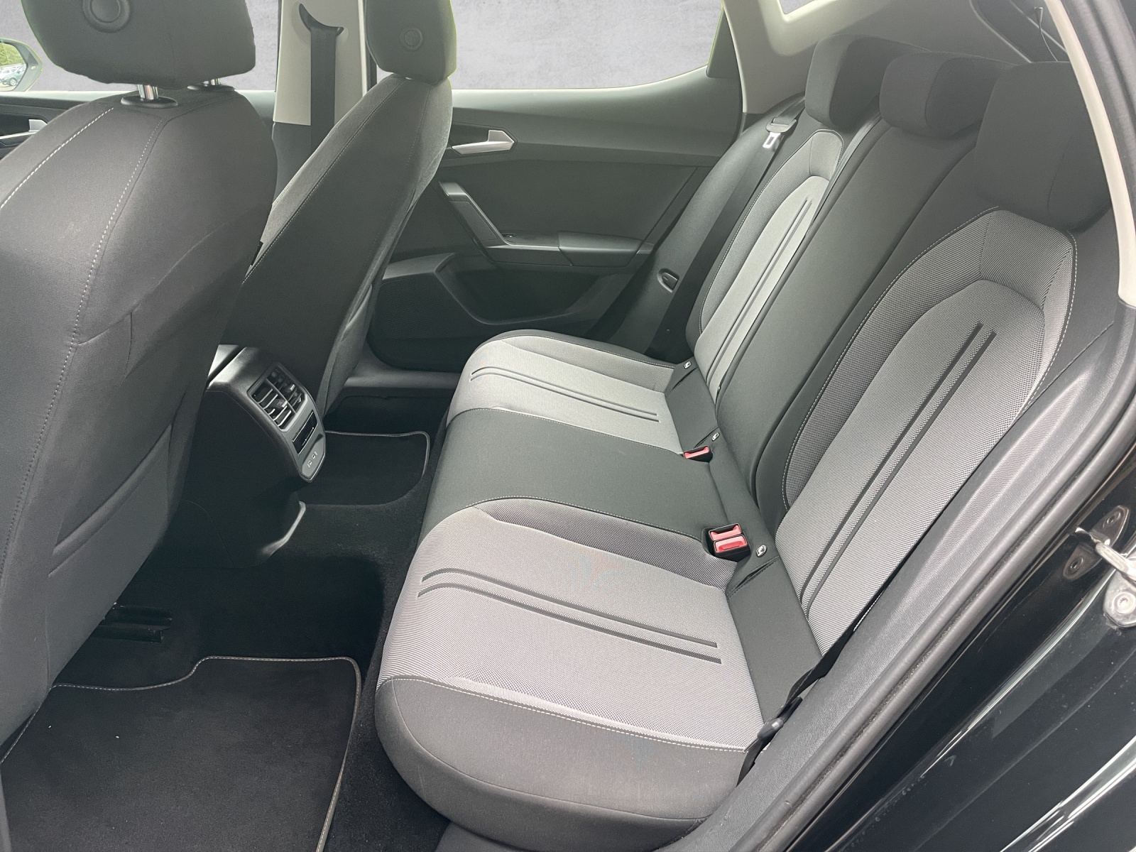 SEAT Leon 1.0 eTSI mHEV Style-image-9