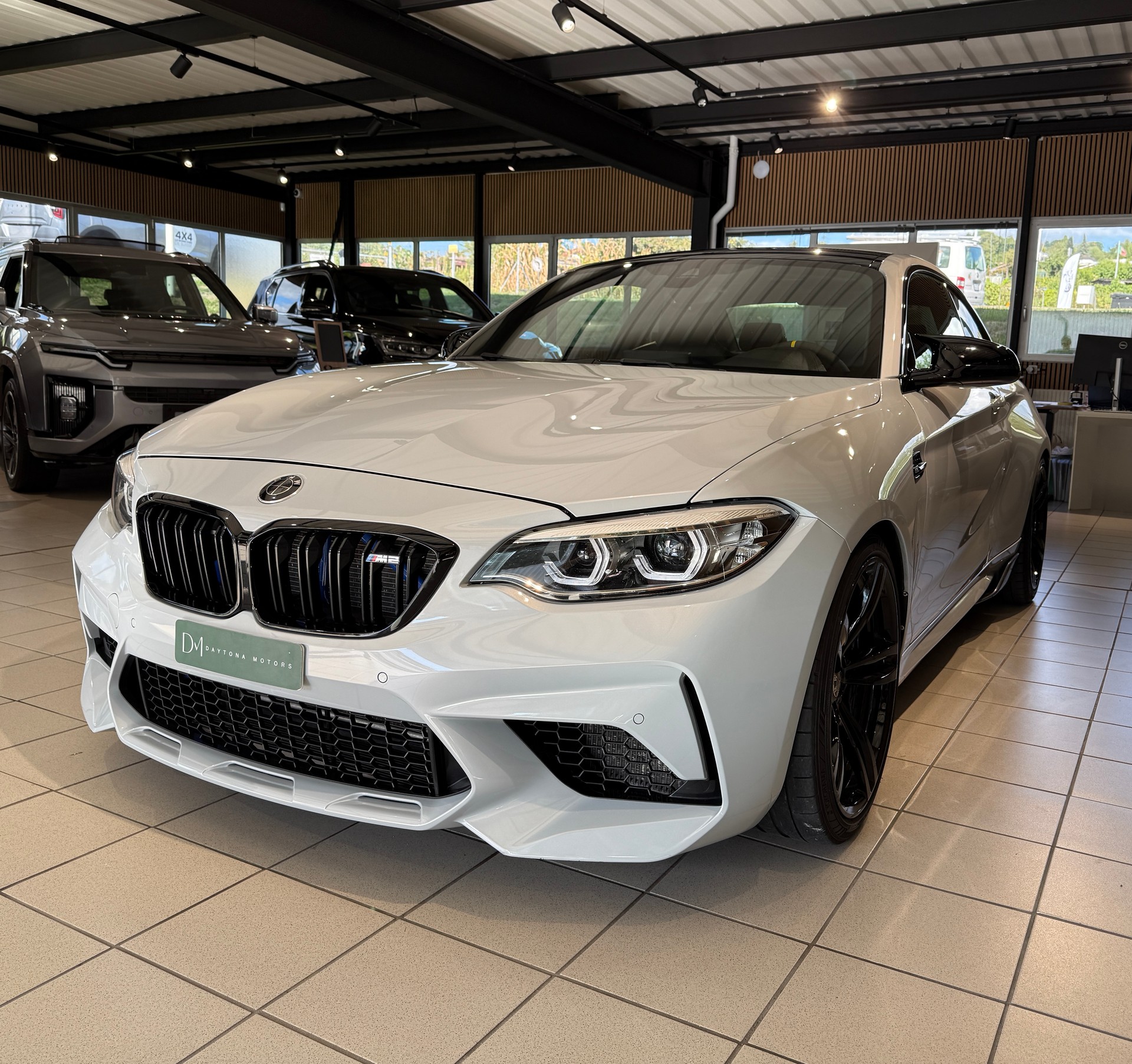 BMW M2 Competition Drivelogic-showroom-element-1