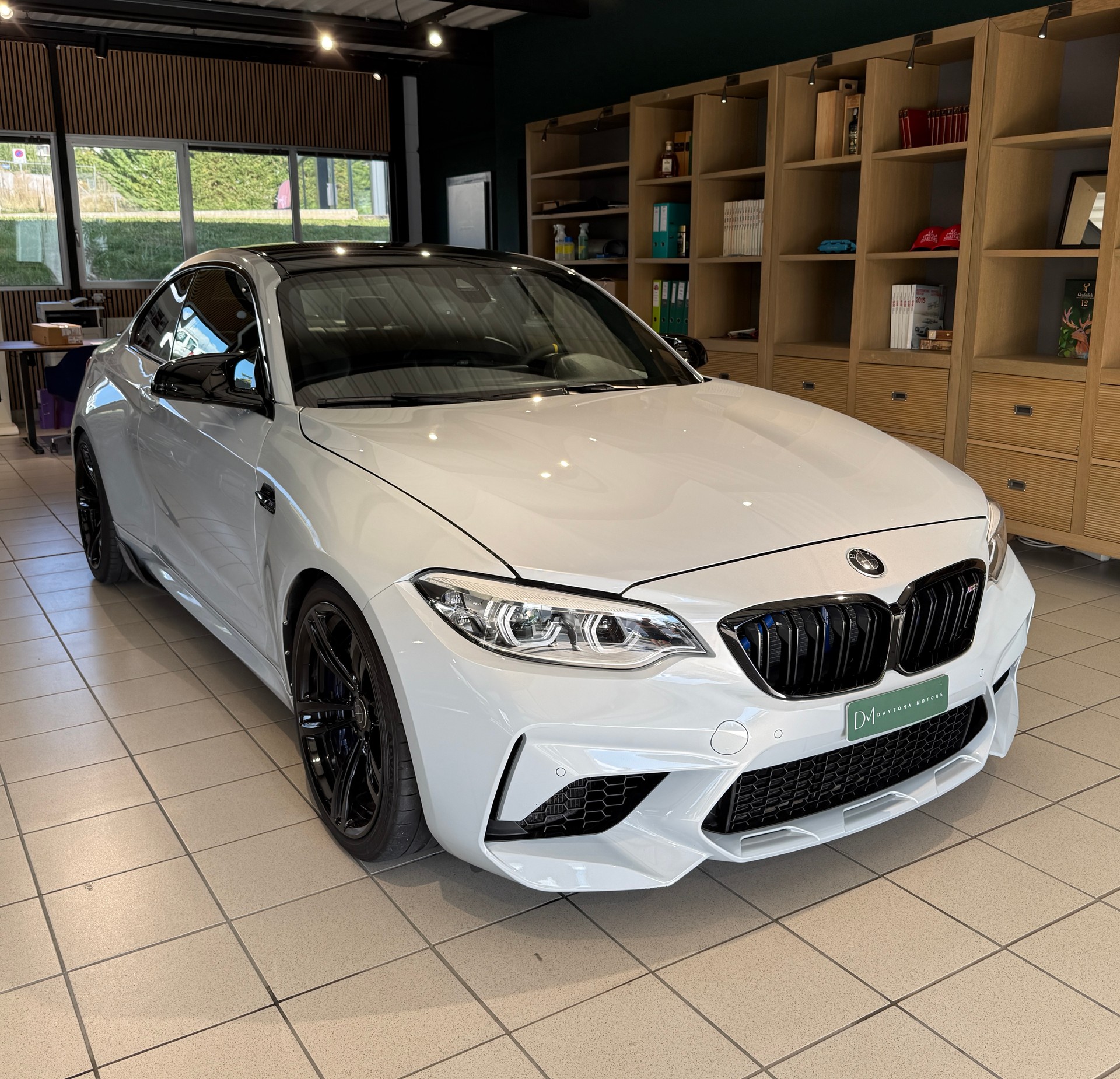 BMW M2 Competition Drivelogic-showroom-element-2