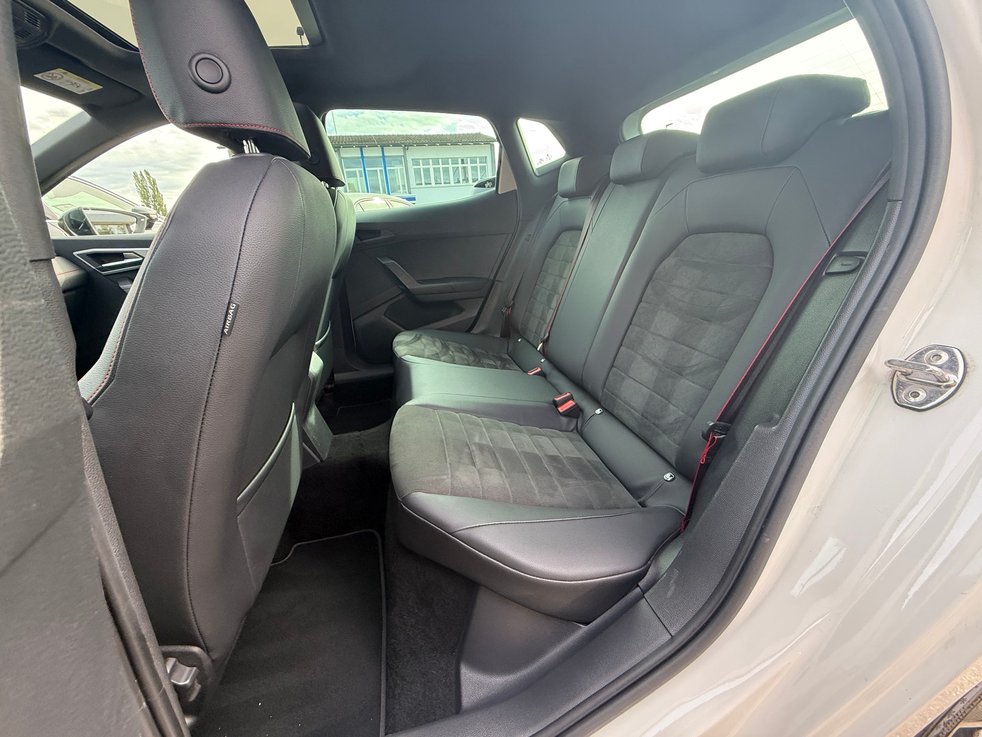 SEAT Ibiza 1.0 EcoTSI Hola FR DSG ***PANORAMADACH***-image-16