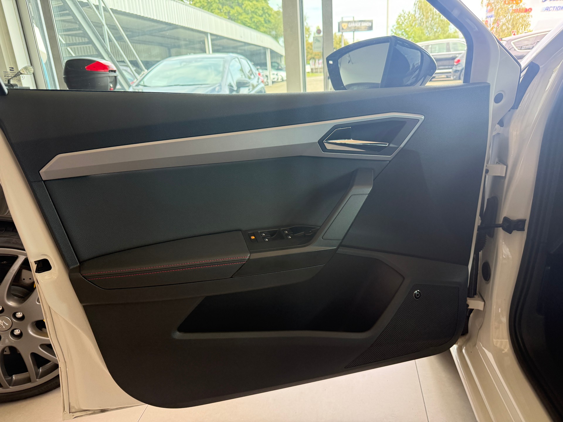 SEAT Ibiza 1.0 EcoTSI Hola FR DSG ***PANORAMADACH***-image-7