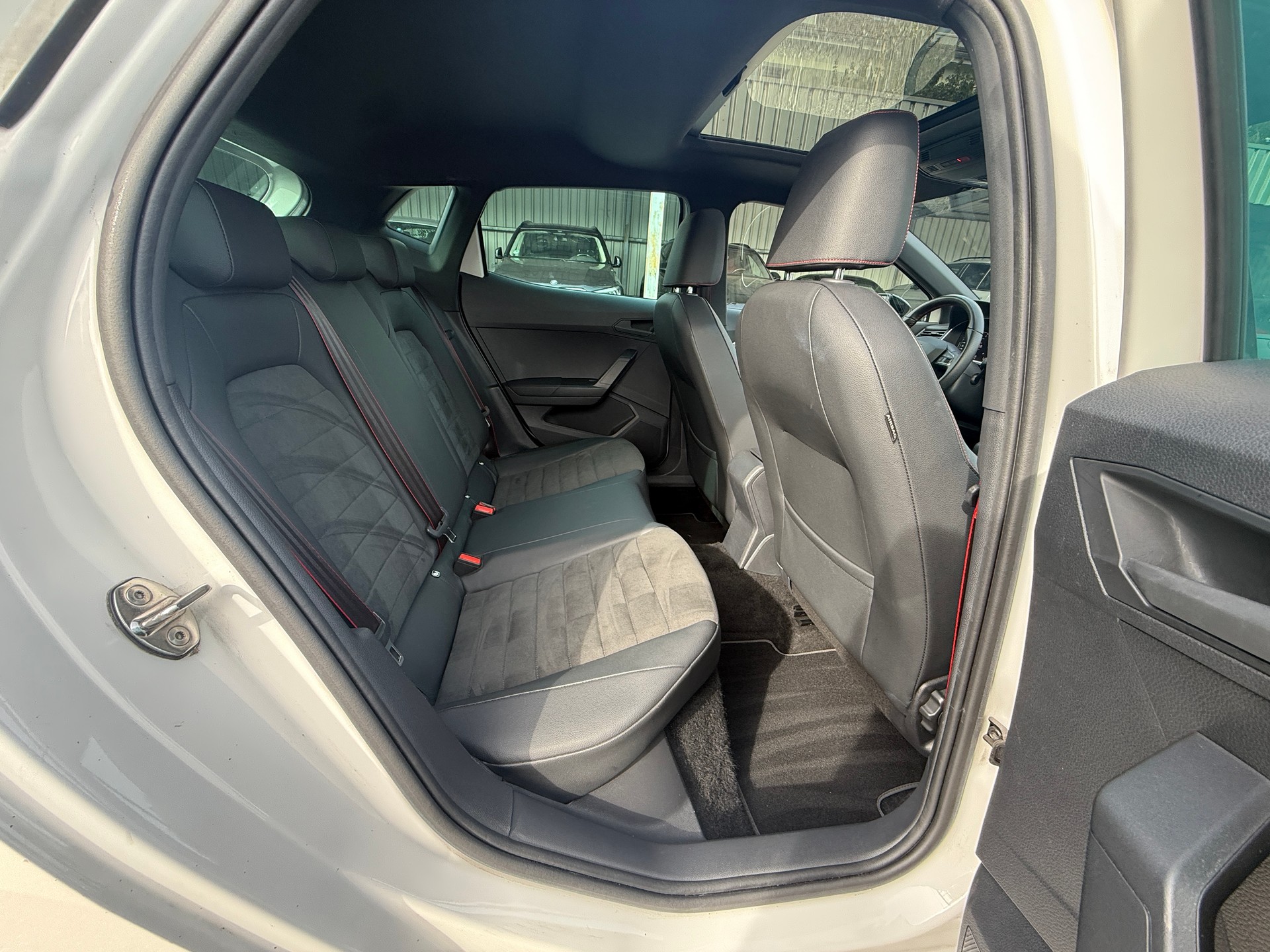 SEAT Ibiza 1.0 EcoTSI Hola FR DSG ***PANORAMADACH***-image-19