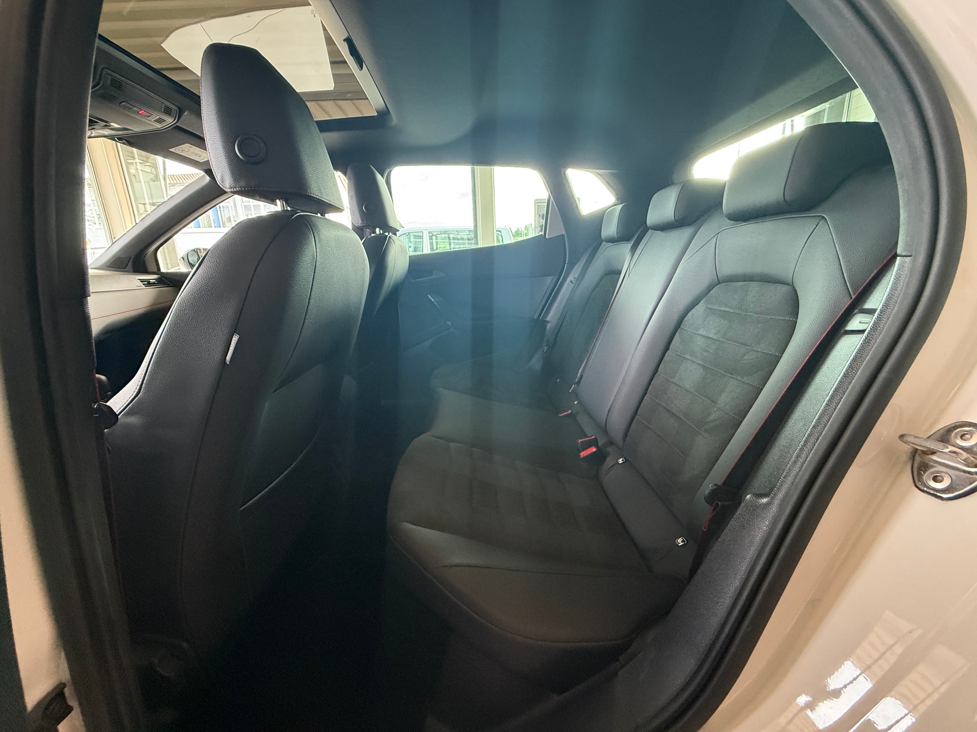 SEAT Ibiza 1.0 EcoTSI Hola FR DSG ***PANORAMADACH***-image-15