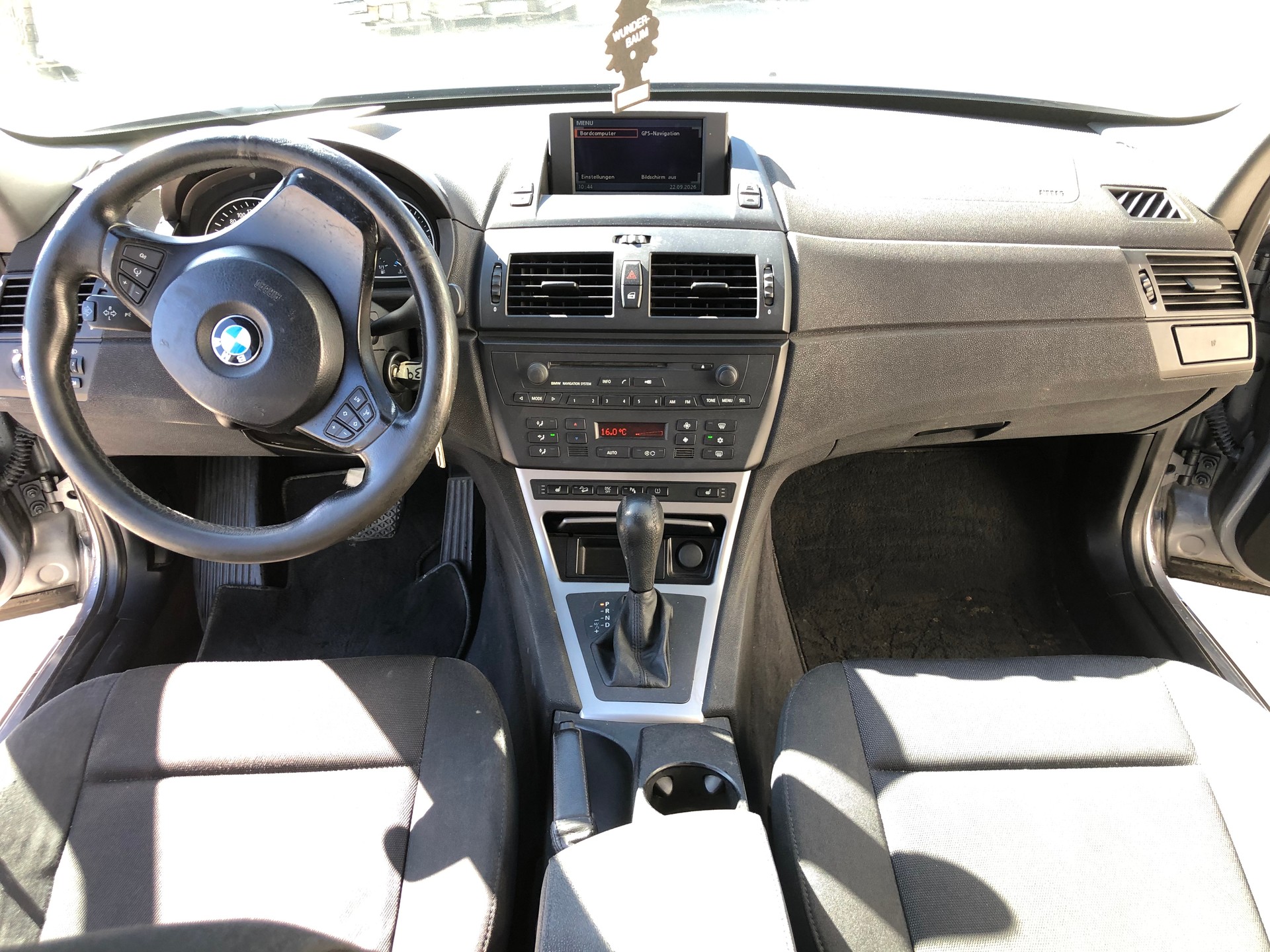 BMW X3 2.5i-image-11