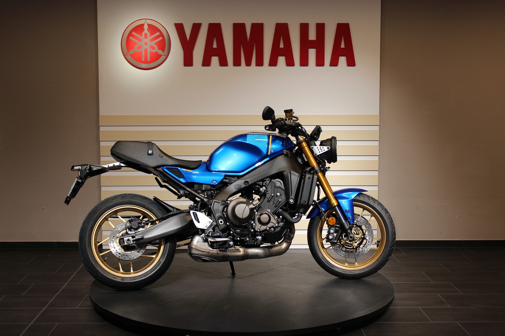 YAMAHA XSR 900 35kW-showroom-element-1