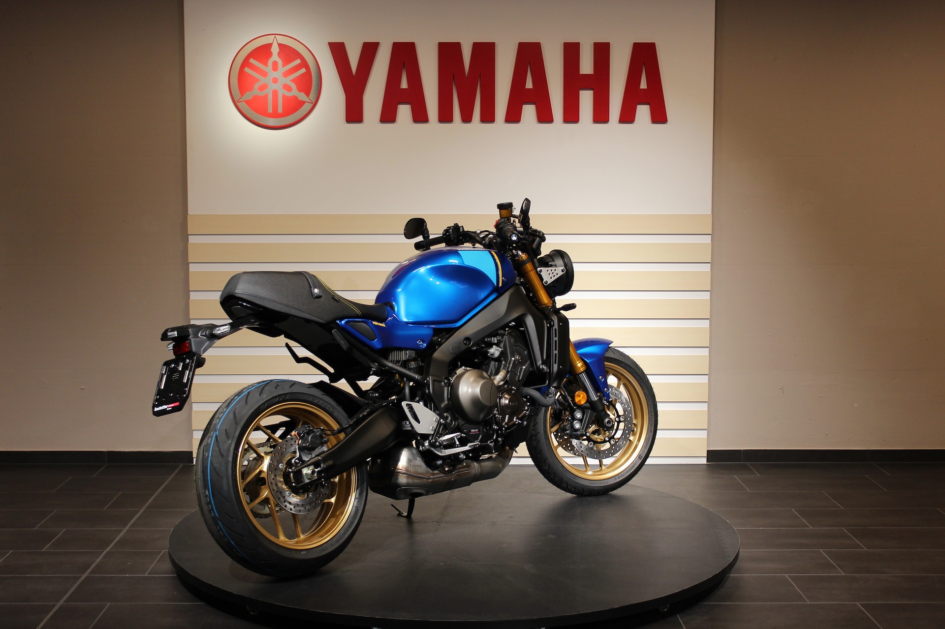 YAMAHA XSR 900 35kW-showroom-element-2