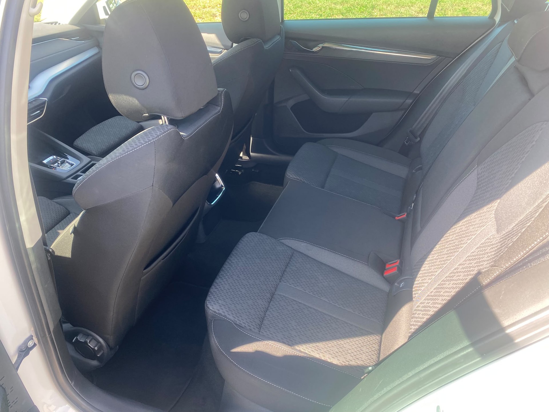 SKODA Octavia Combi 2.0 TDI DSG Style 4x4-image-11