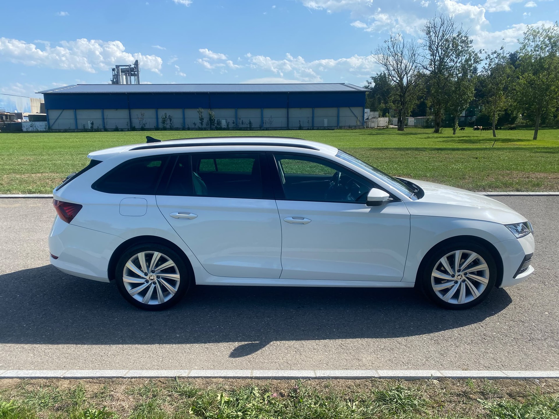 SKODA Octavia Combi 2.0 TDI DSG Style 4x4-image-2