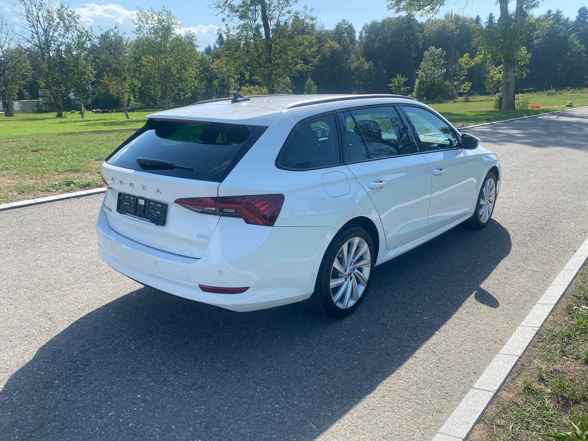 SKODA Octavia Combi 2.0 TDI DSG Style 4x4-image-3