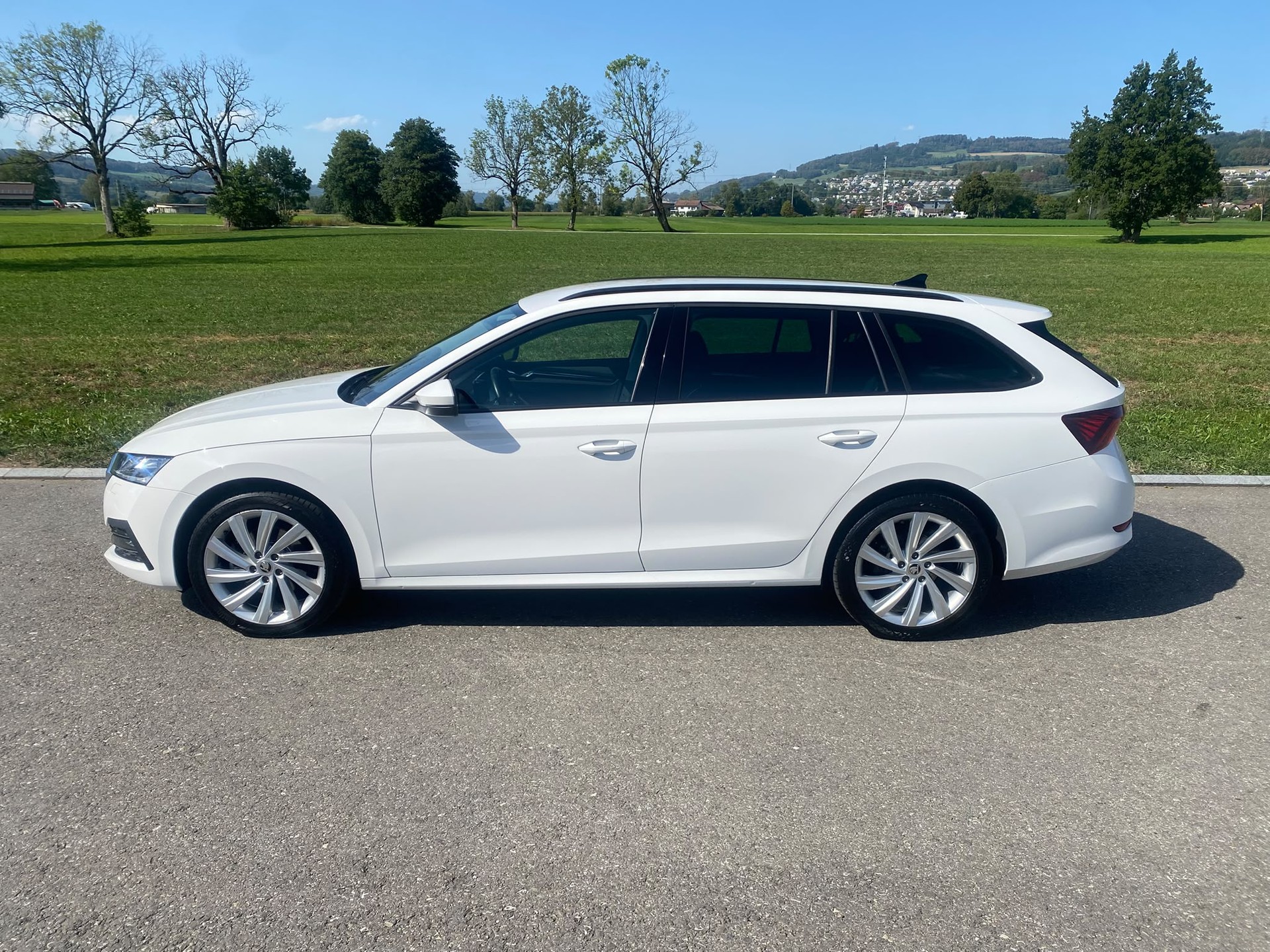 SKODA Octavia Combi 2.0 TDI DSG Style 4x4-image-6