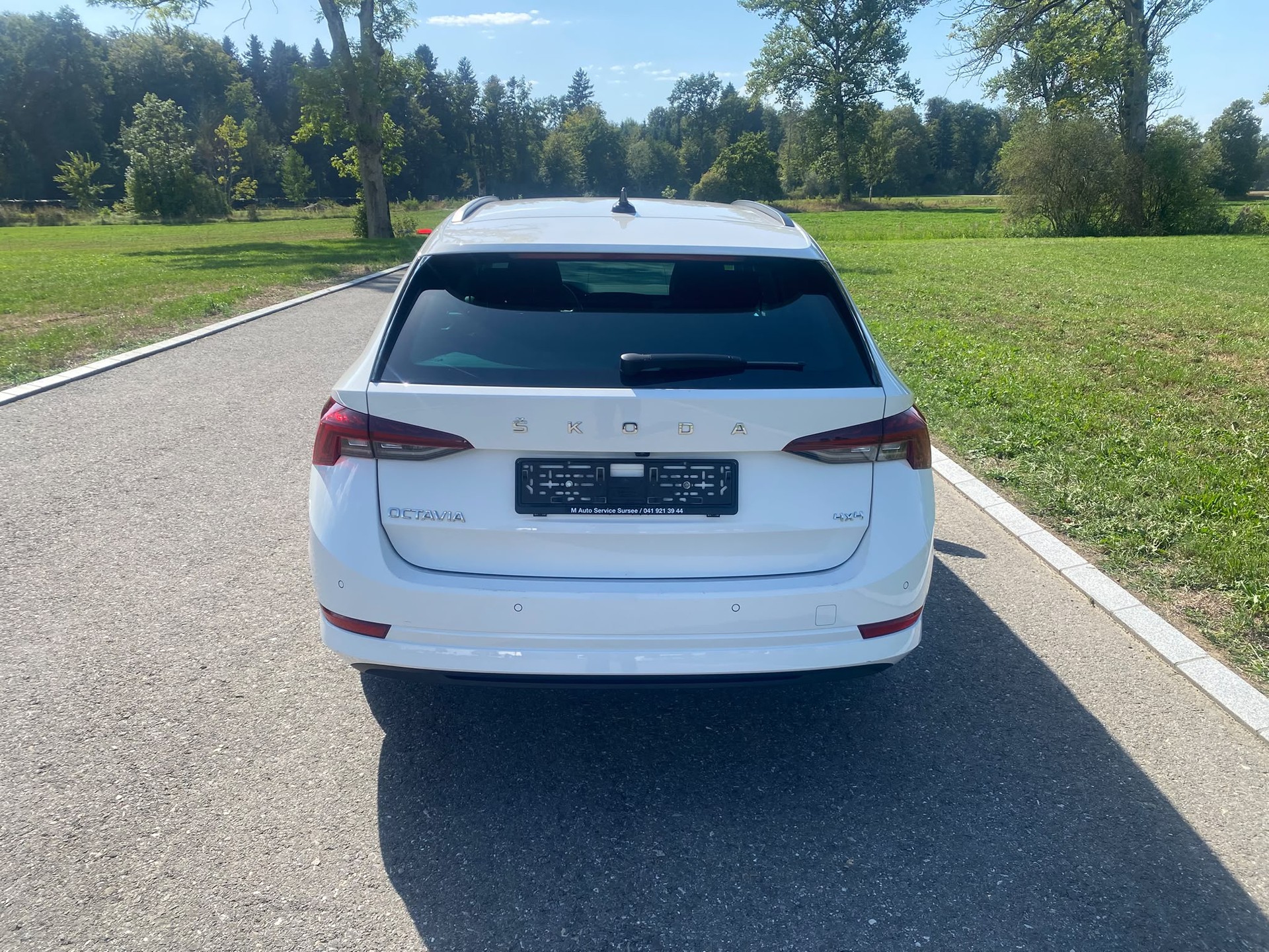 SKODA Octavia Combi 2.0 TDI DSG Style 4x4-image-4