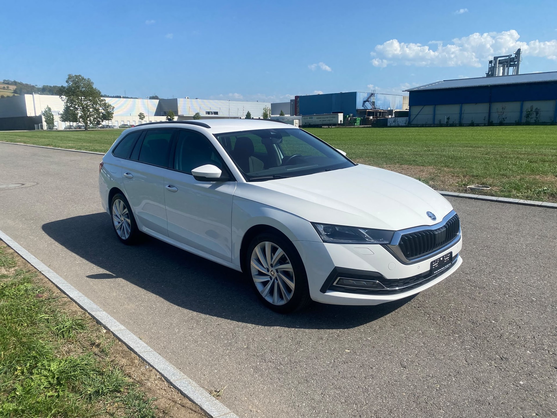 SKODA Octavia Combi 2.0 TDI DSG Style 4x4-image-1