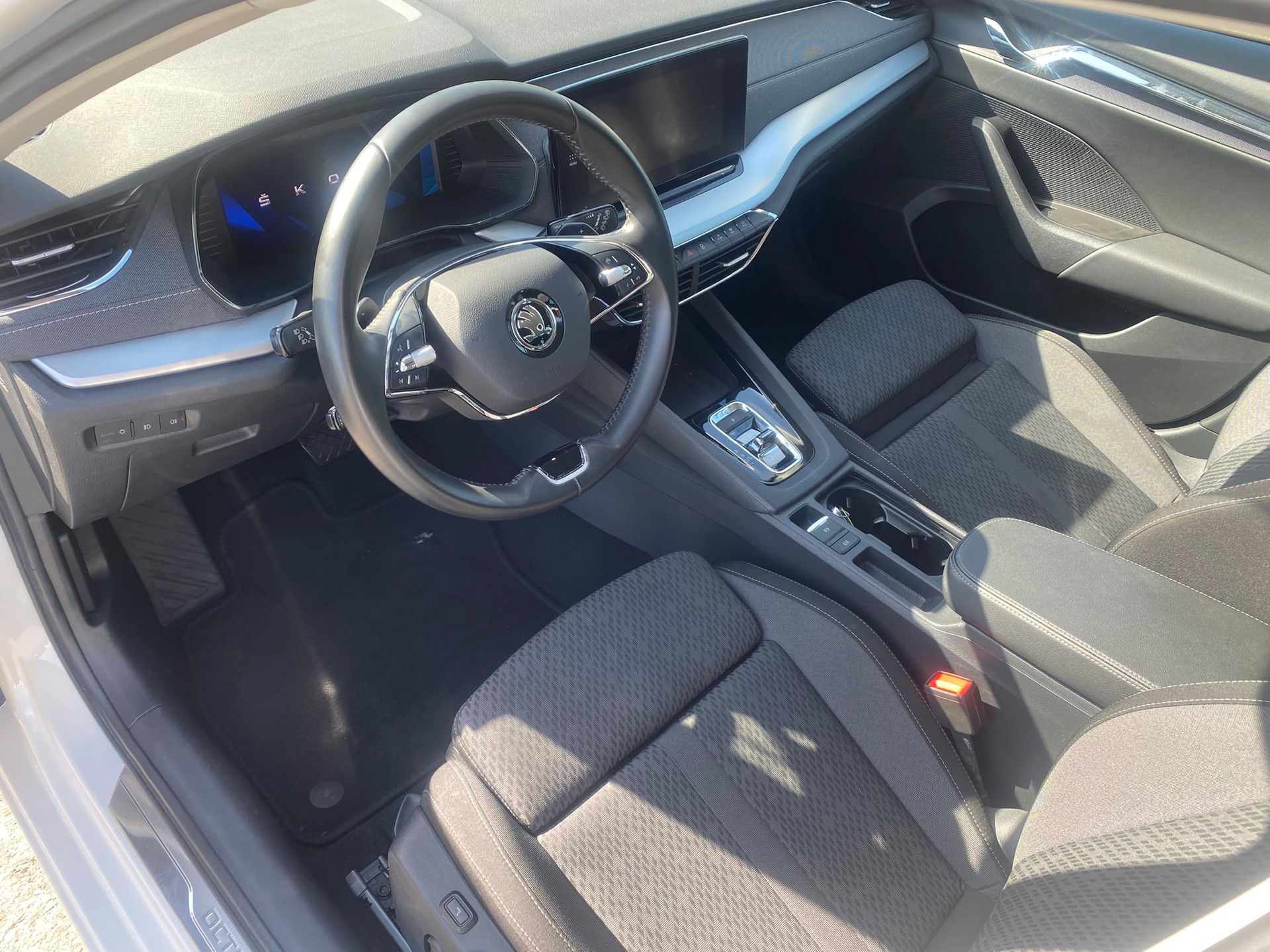 SKODA Octavia Combi 2.0 TDI DSG Style 4x4-image-8