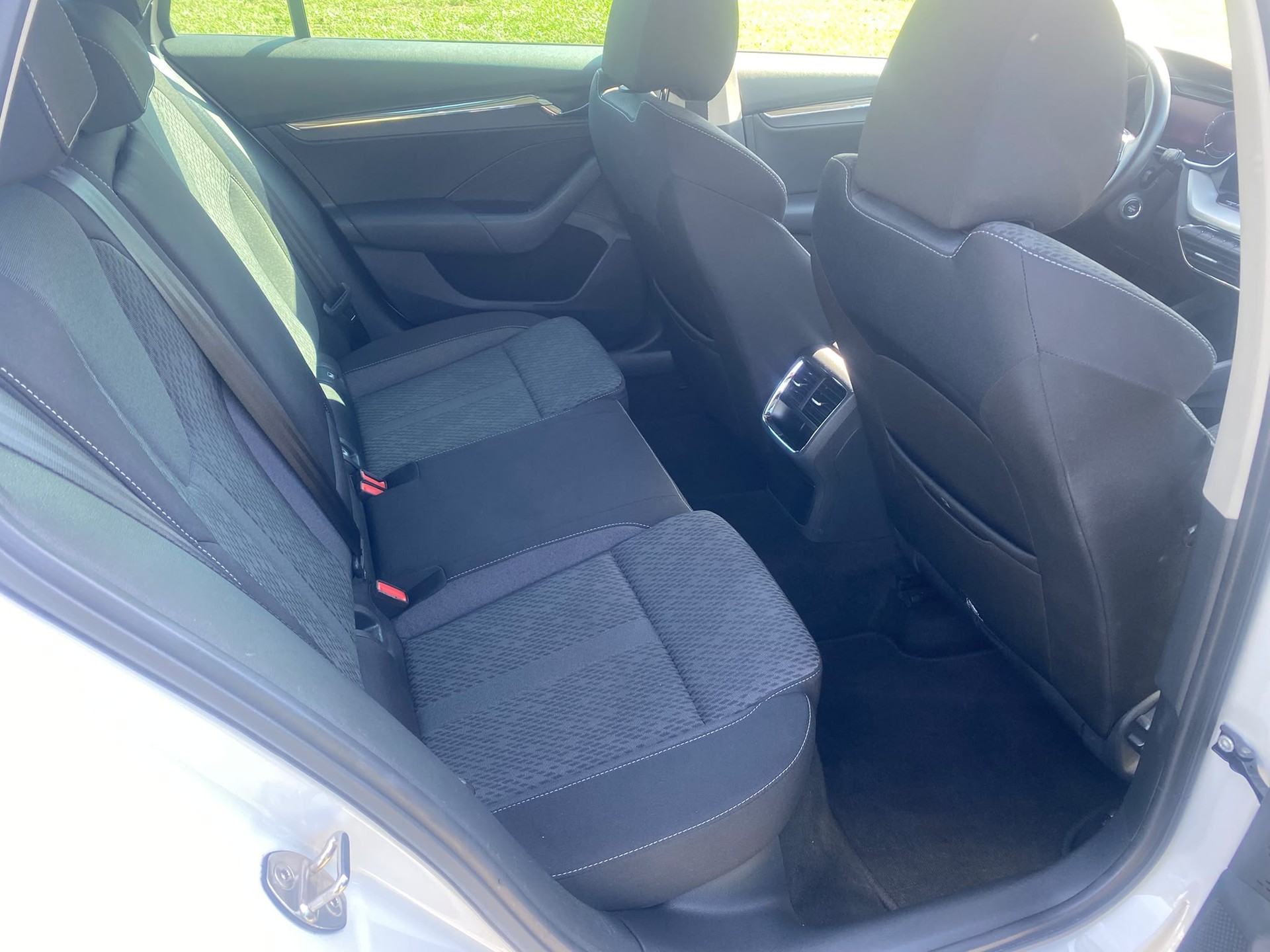 SKODA Octavia Combi 2.0 TDI DSG Style 4x4-image-10