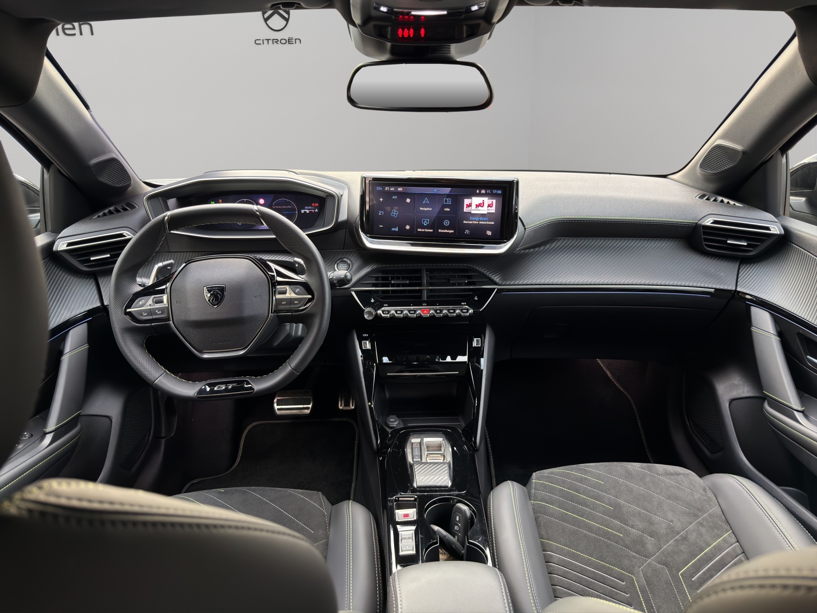 PEUGEOT 208 1.2 Hybrid GT-image-6