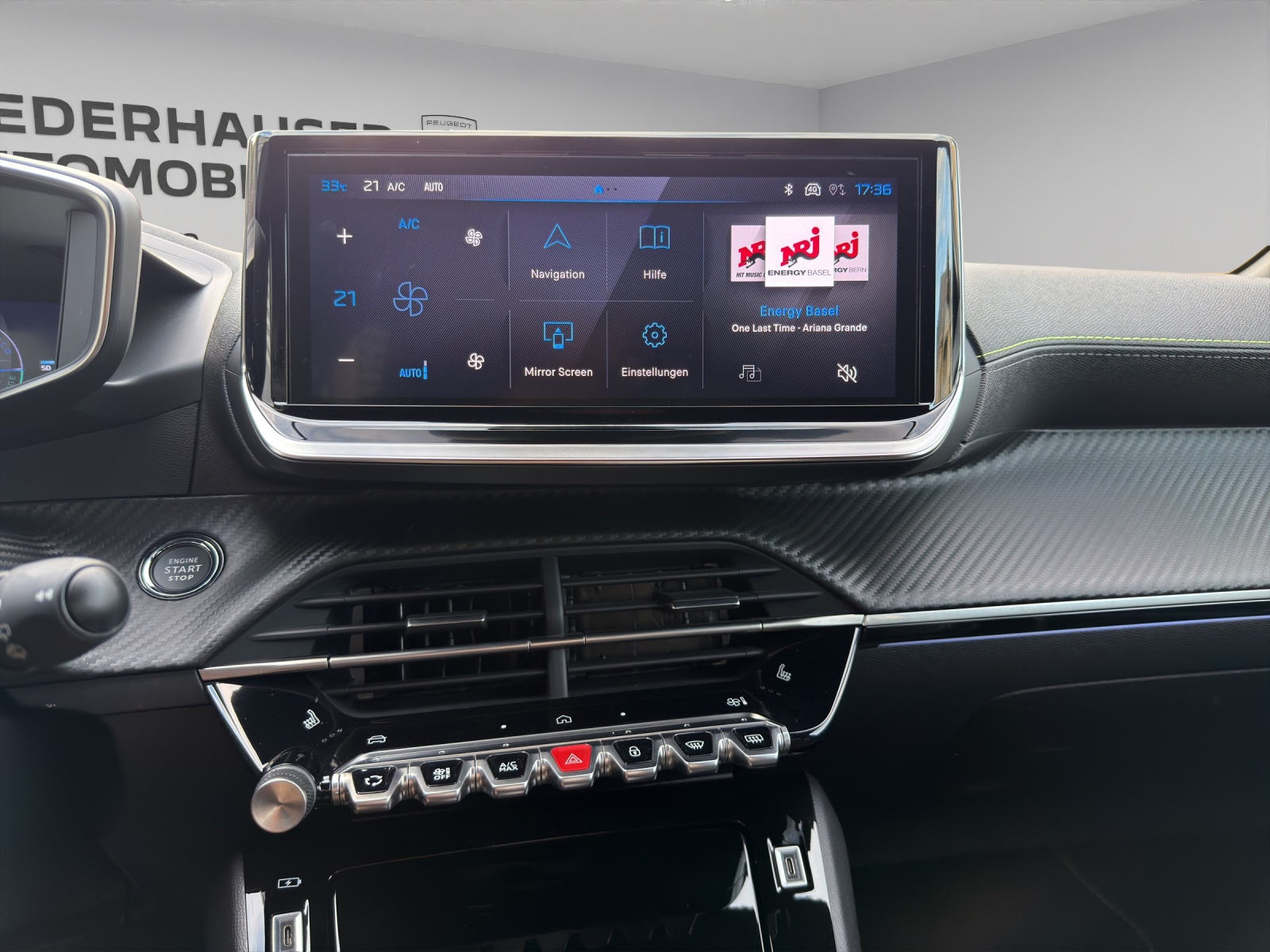 PEUGEOT 208 1.2 Hybrid GT-image-7