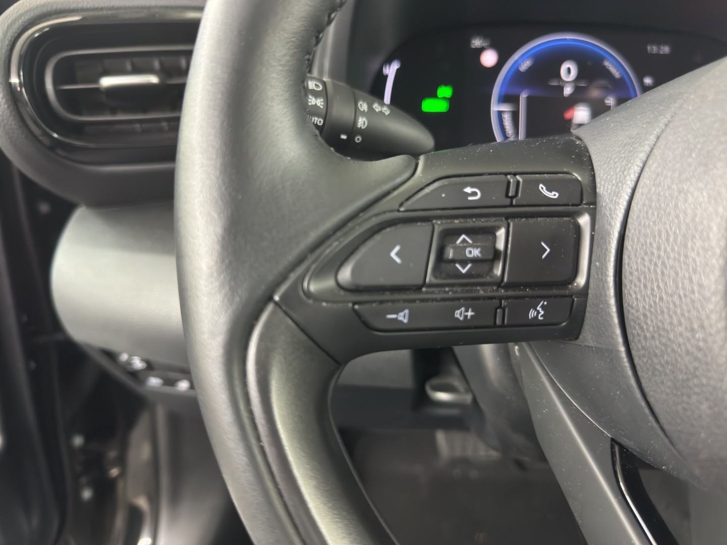 TOYOTA Yaris 1.5 Trend e-CVT-image-18