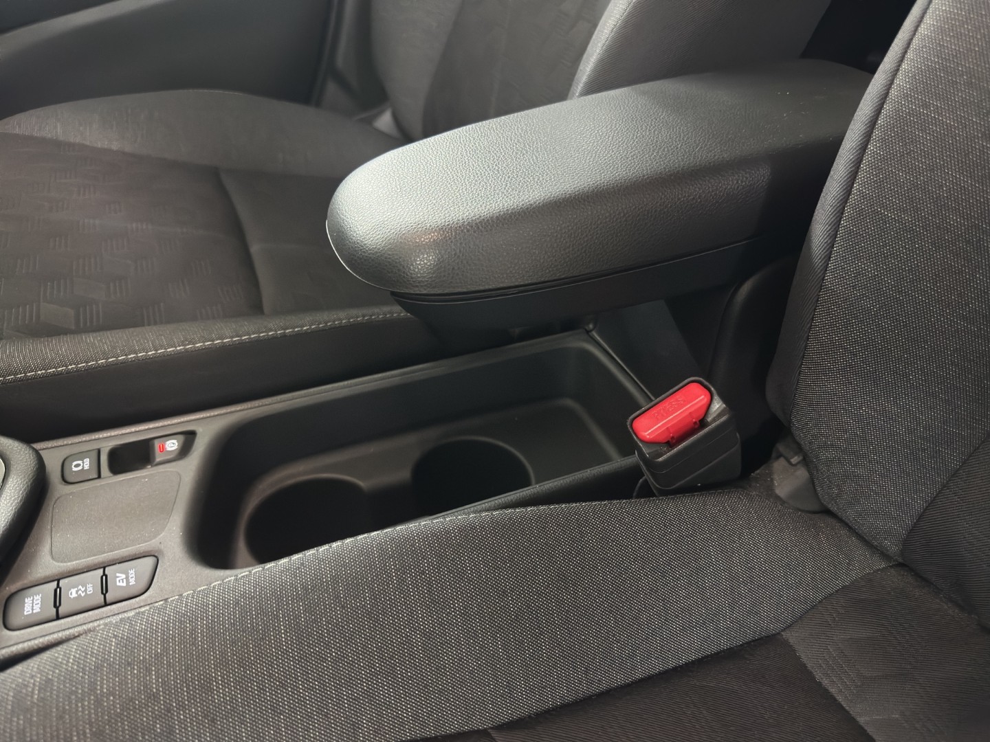 TOYOTA Yaris 1.5 Trend e-CVT-image-16