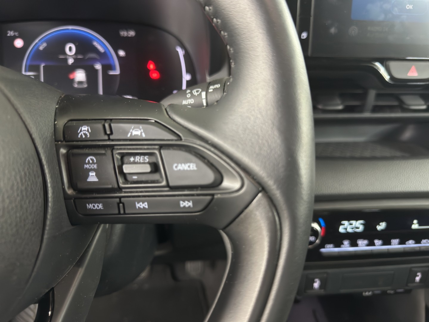 TOYOTA Yaris 1.5 Trend e-CVT-image-19