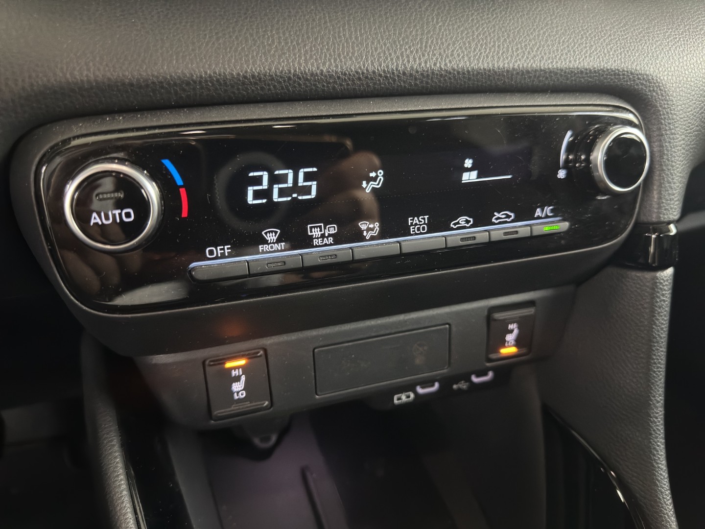 TOYOTA Yaris 1.5 Trend e-CVT-image-14