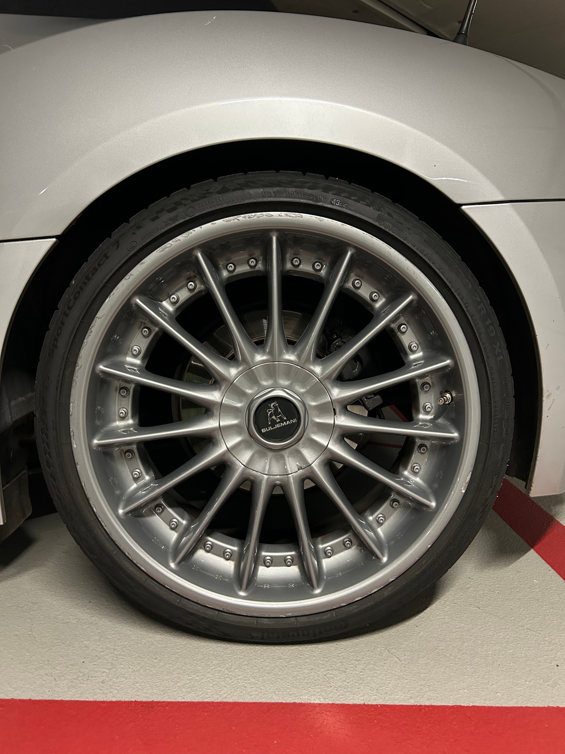 BMW 3.0i-image-5
