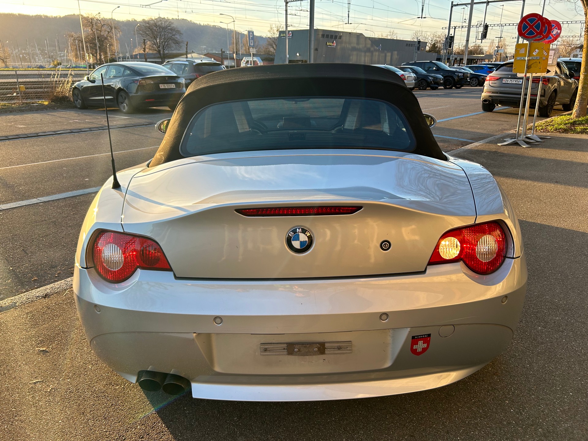 BMW 3.0i-image-1