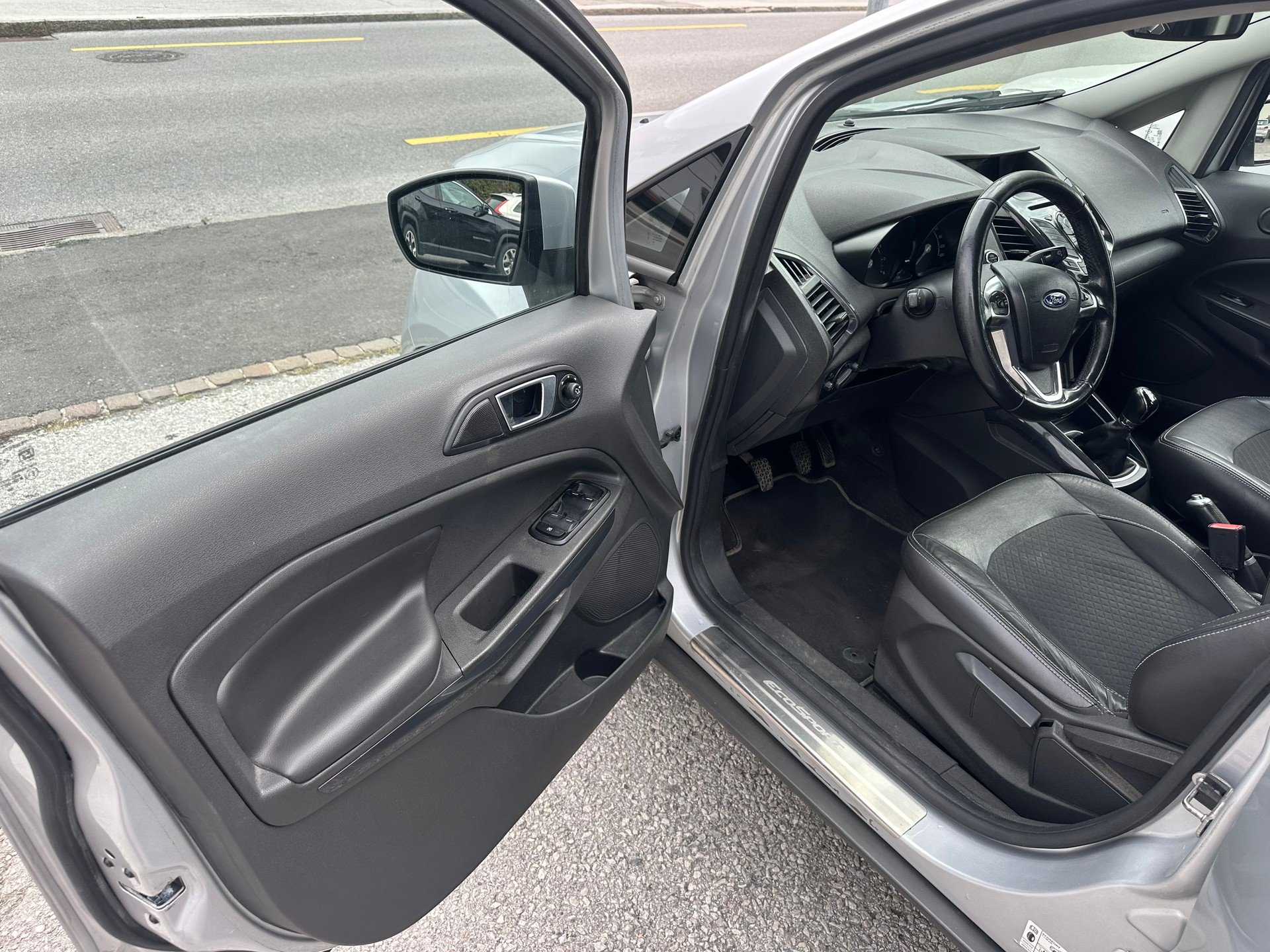 FORD EcoSport 1.0 SCTi Titanium-image-8