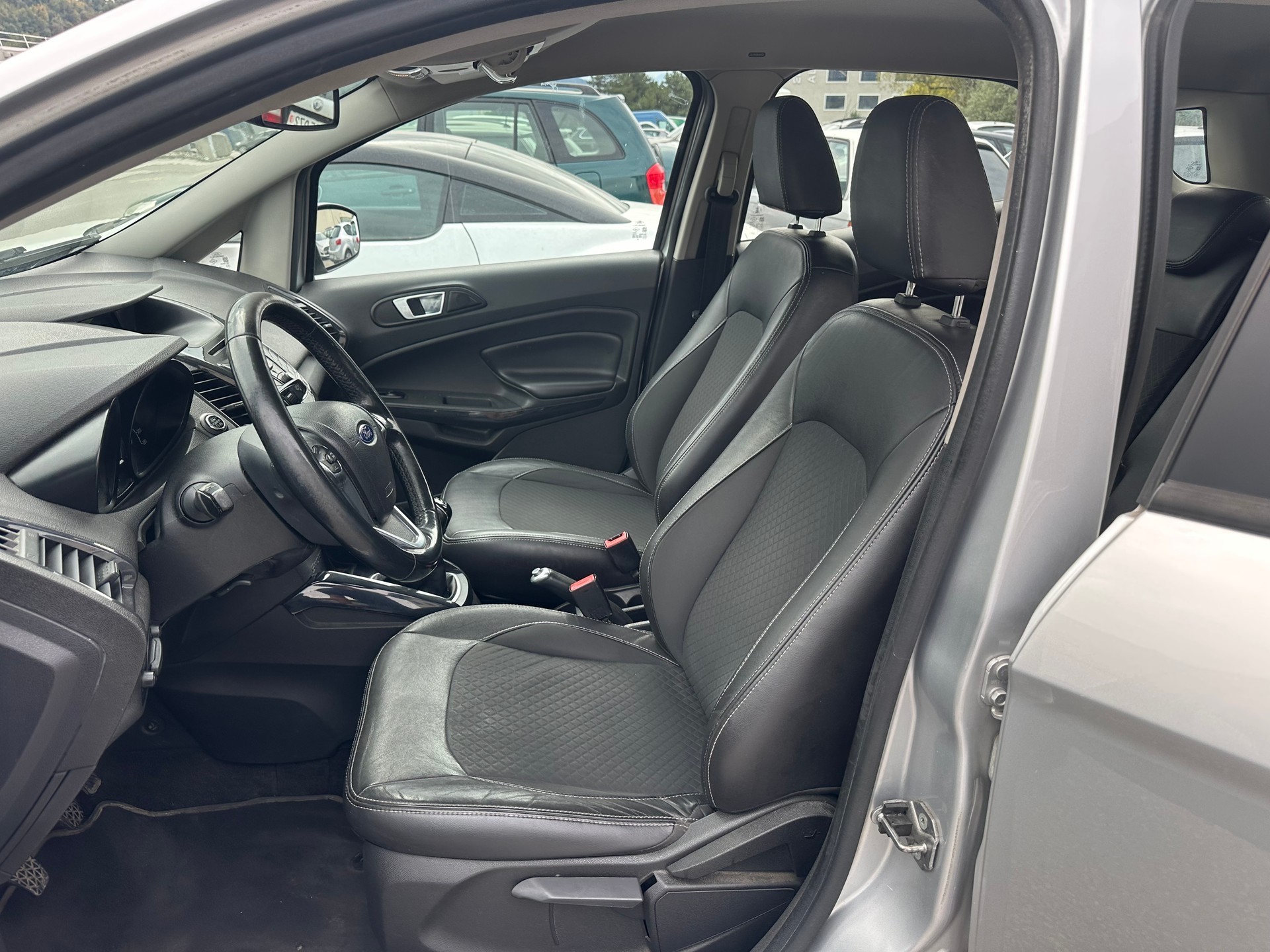 FORD EcoSport 1.0 SCTi Titanium-image-9