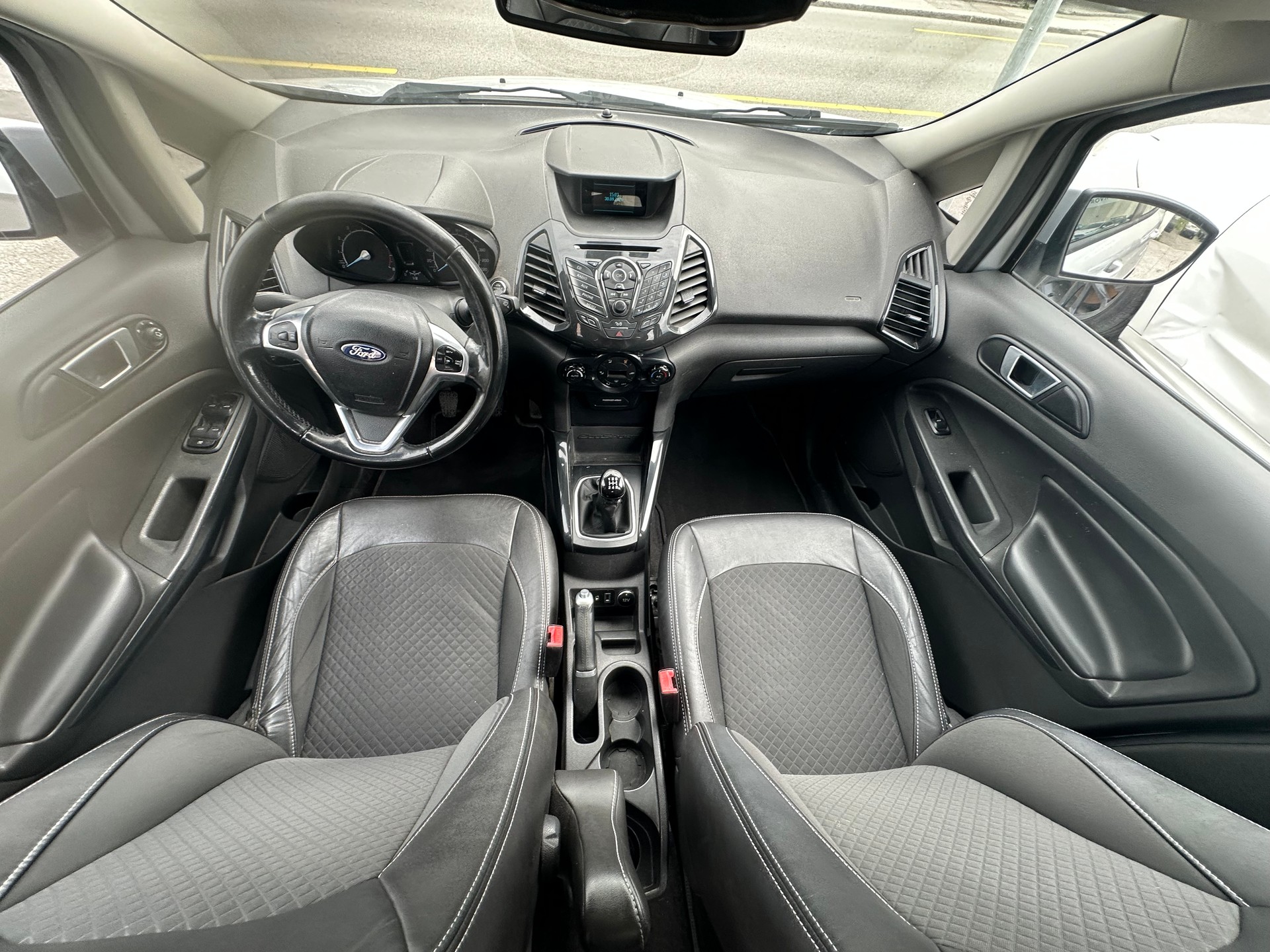 FORD EcoSport 1.0 SCTi Titanium-image-6