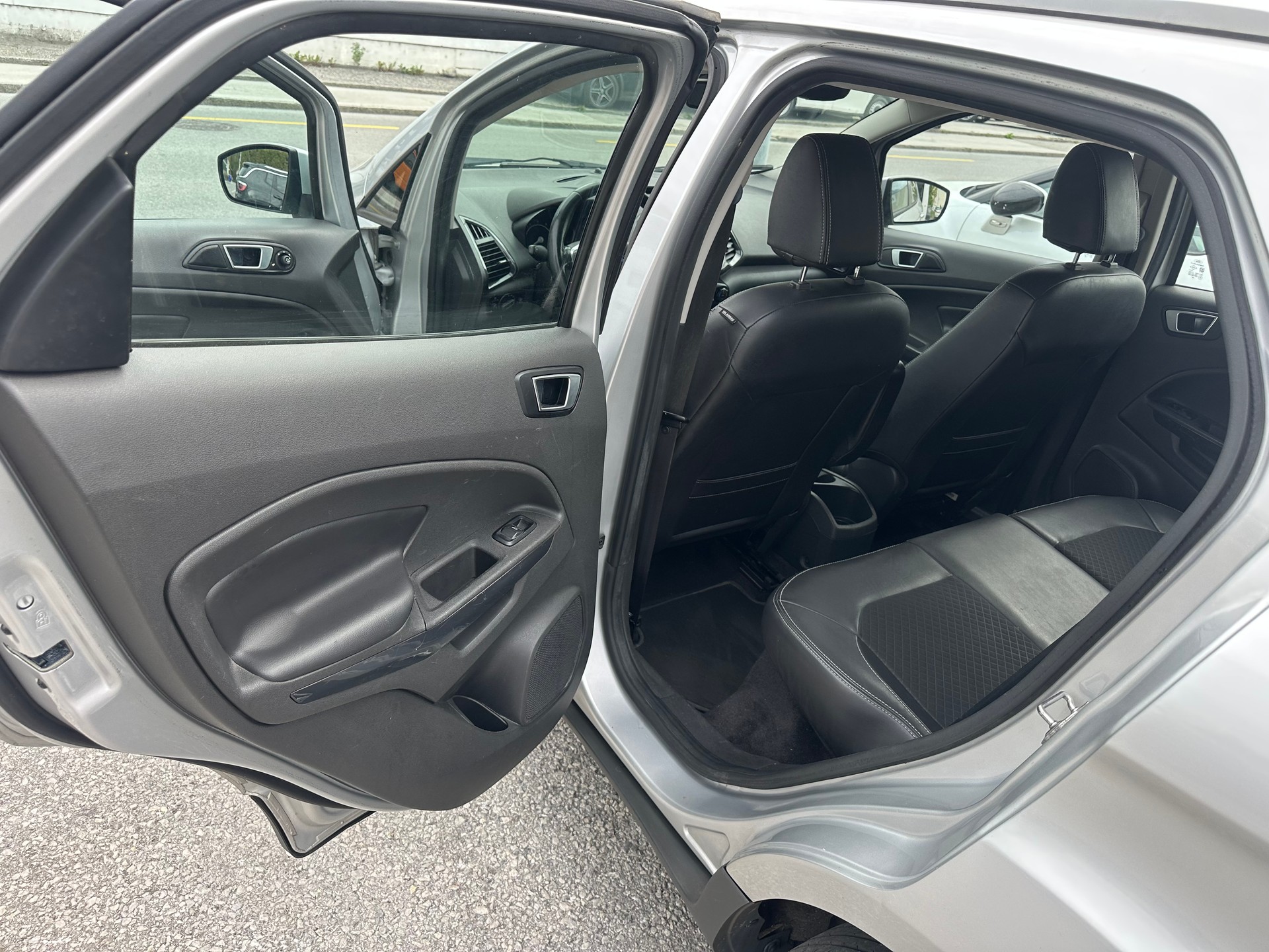 FORD EcoSport 1.0 SCTi Titanium-image-10