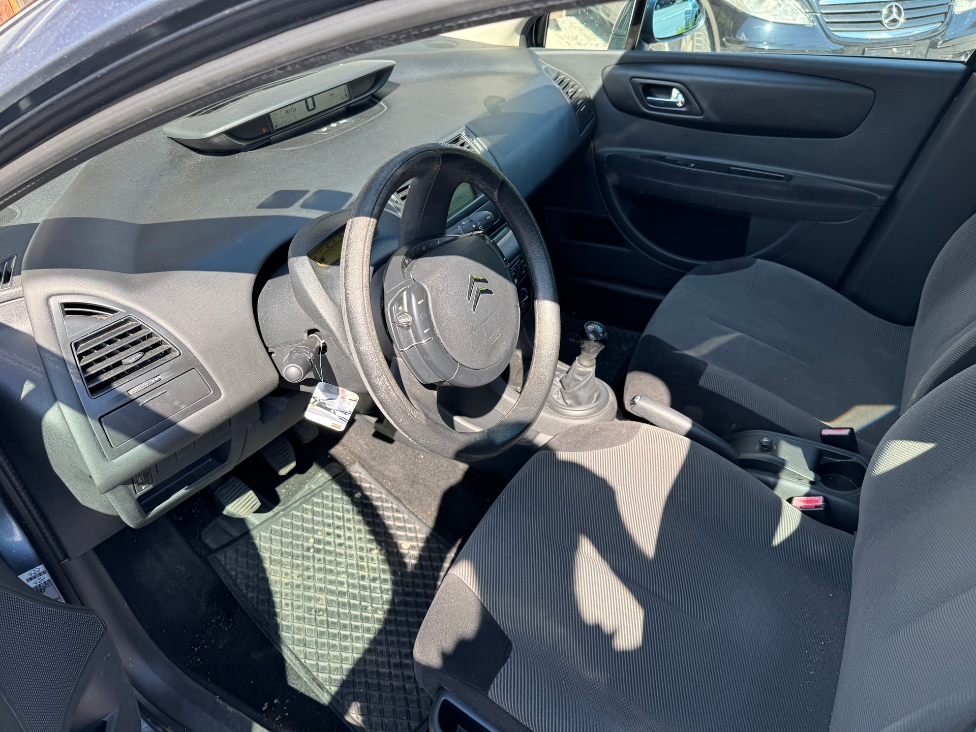 CITROEN C4 Berline 1.6i 16V SX-image-6
