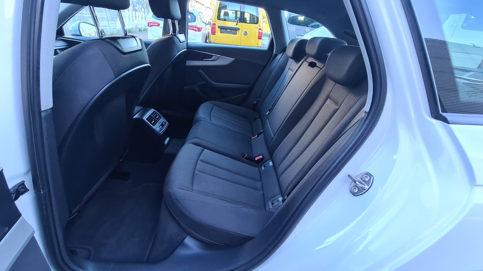 AUDI A4 Avant 40 TDI Attraction quattro S-tronic ** Gr-Navi ** Sitzehizung ** Tempomat ** PDC V+H ** Modell 2023 ** Ab MFK **-image-20