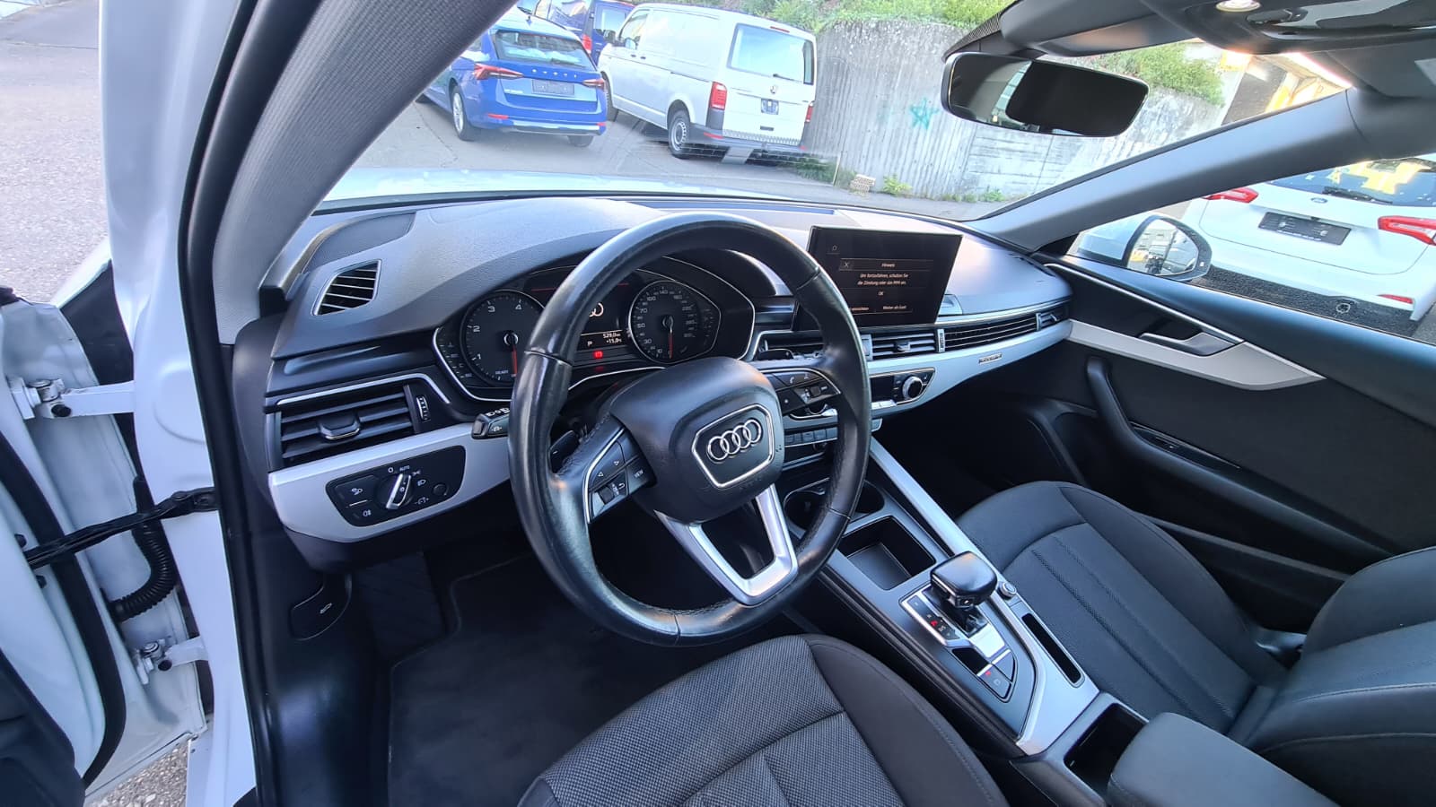 AUDI A4 Avant 40 TDI Attraction quattro S-tronic ** Gr-Navi ** Sitzehizung ** Tempomat ** PDC V+H ** Modell 2023 ** Ab MFK **-image-18
