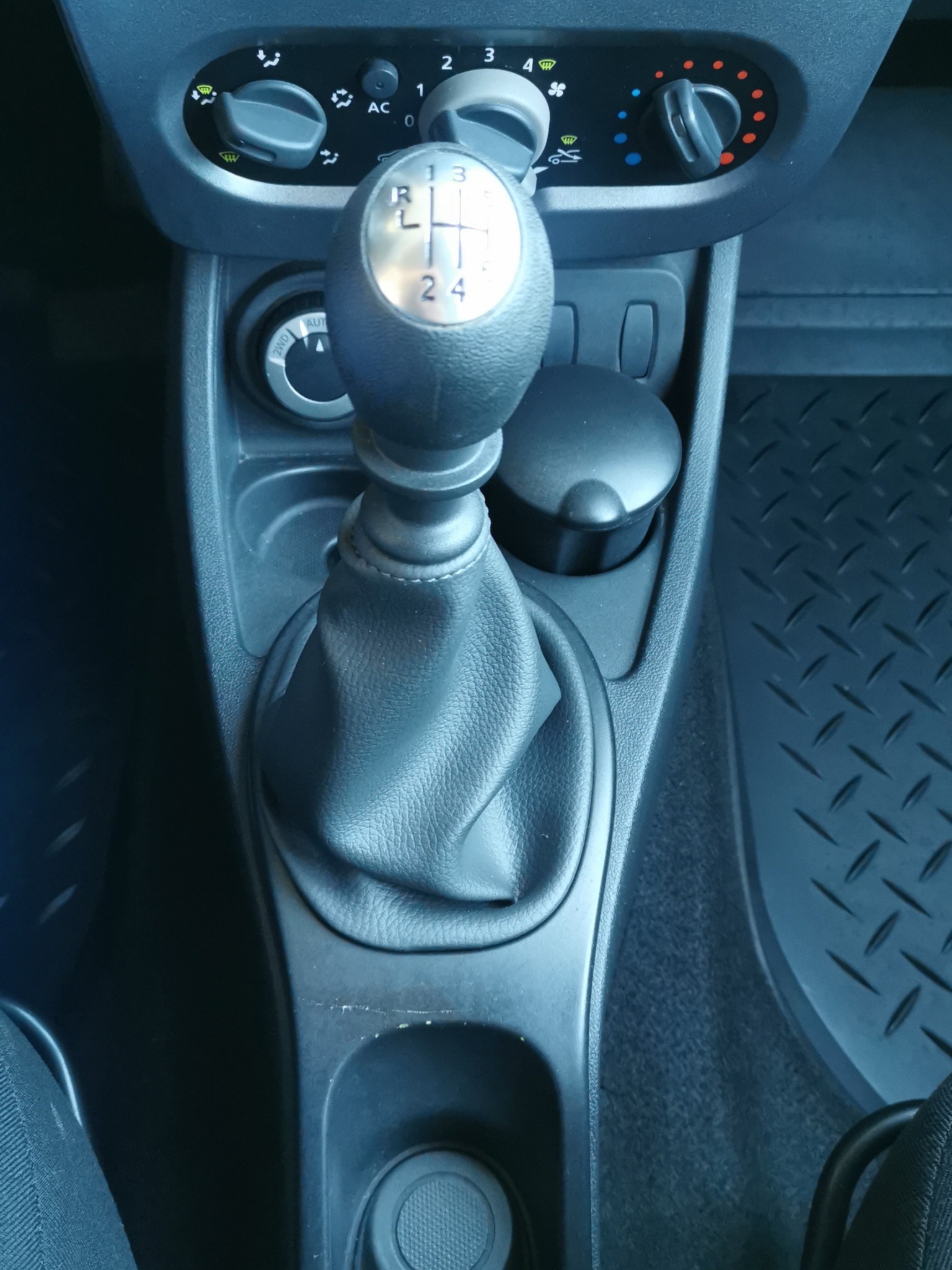 DACIA Duster 1.6 4x4-image-17