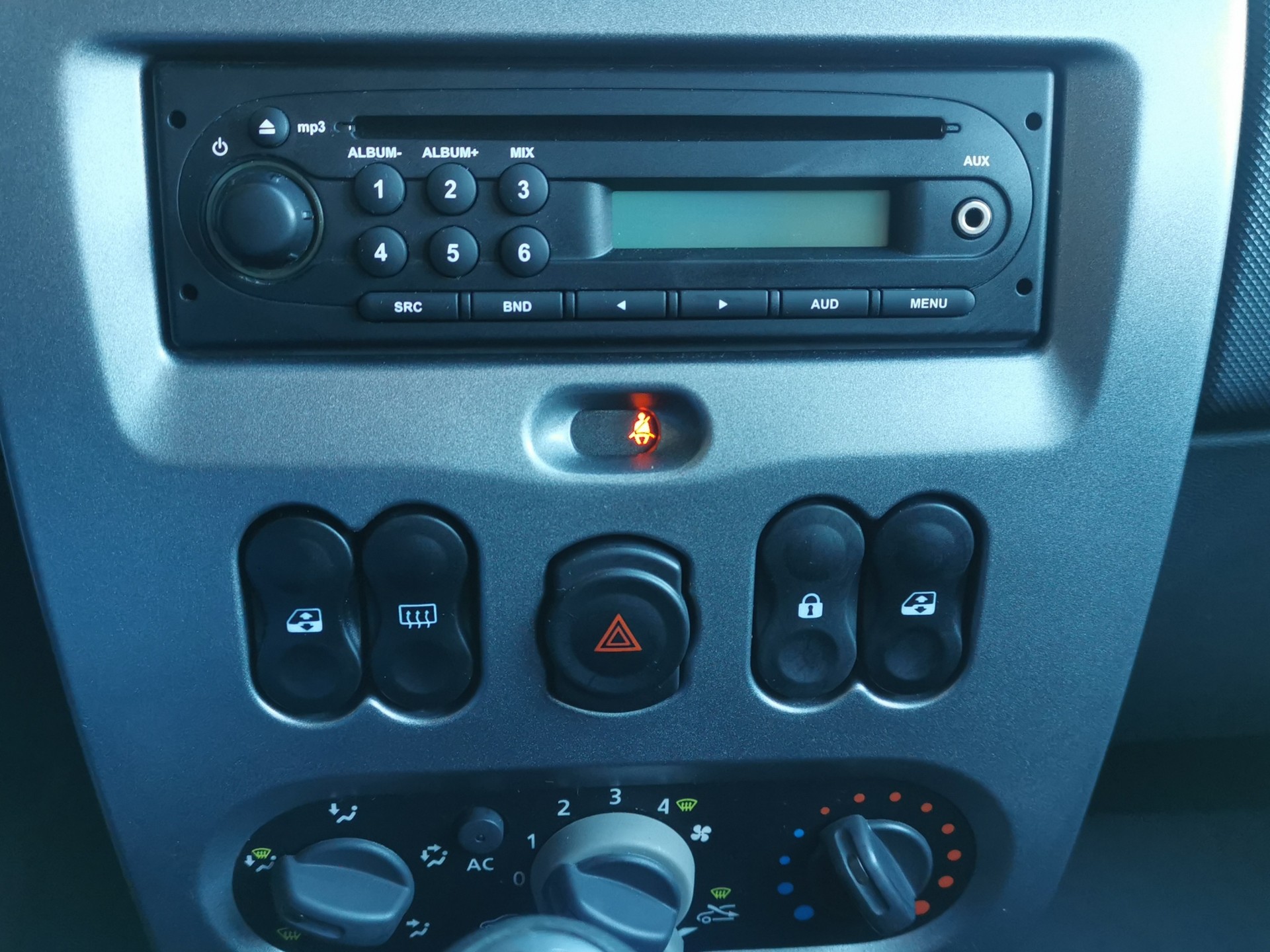 DACIA Duster 1.6 4x4-image-16