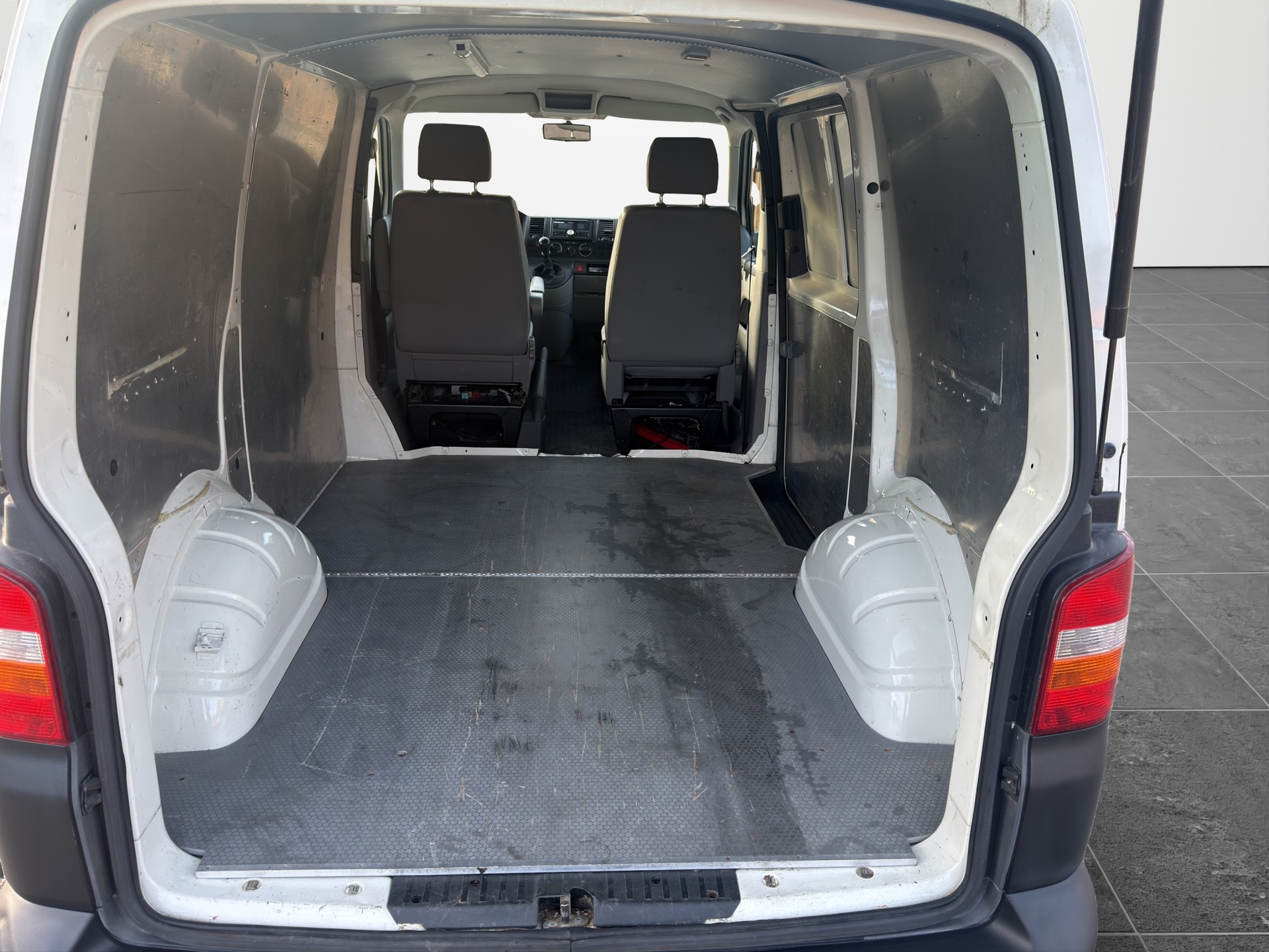 VW T5 1.9 TDI PD-image-10