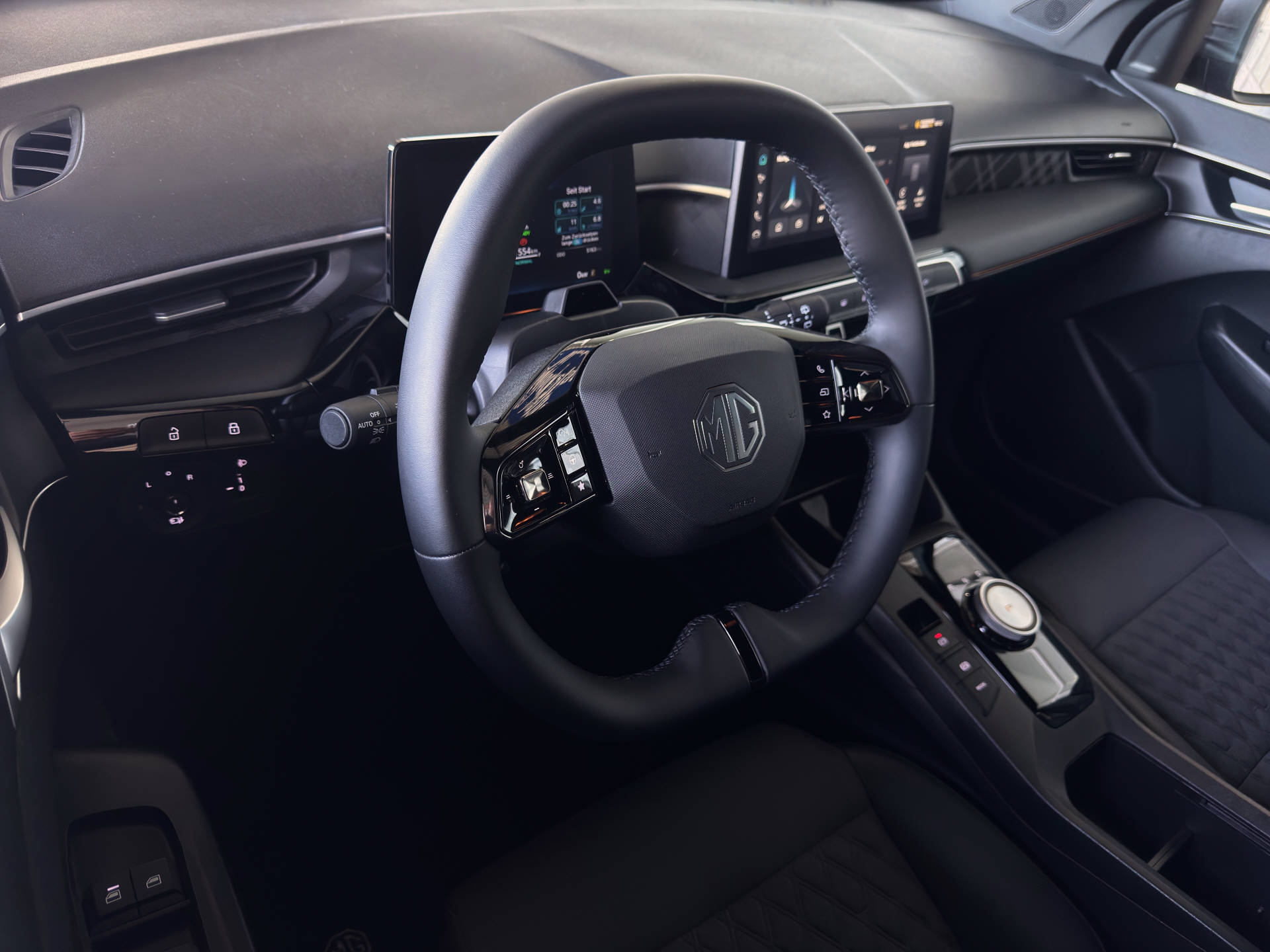 MG 3 1.5 Hybrid Luxury-image-7