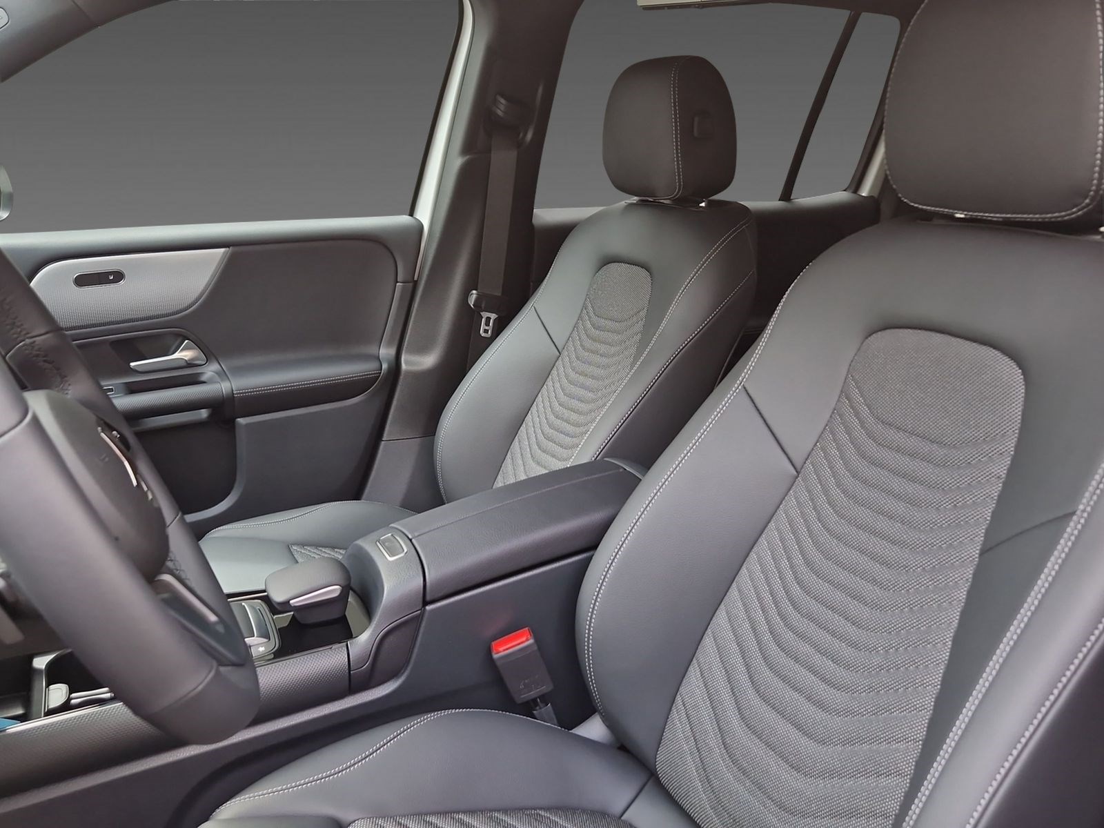 MERCEDES-BENZ GLB 220 d 4Matic-image-8
