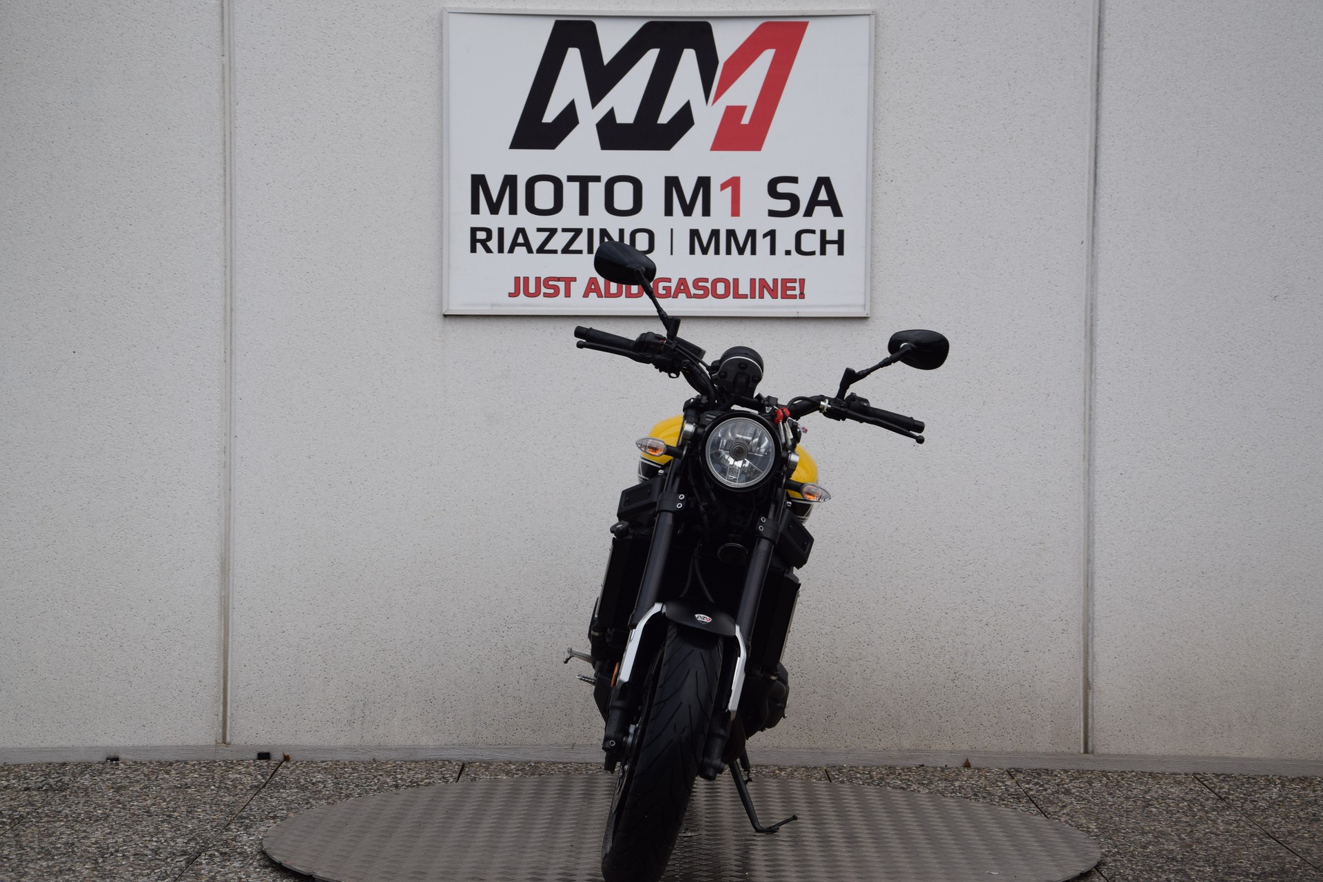 YAMAHA XSR 900-showroom-element-2