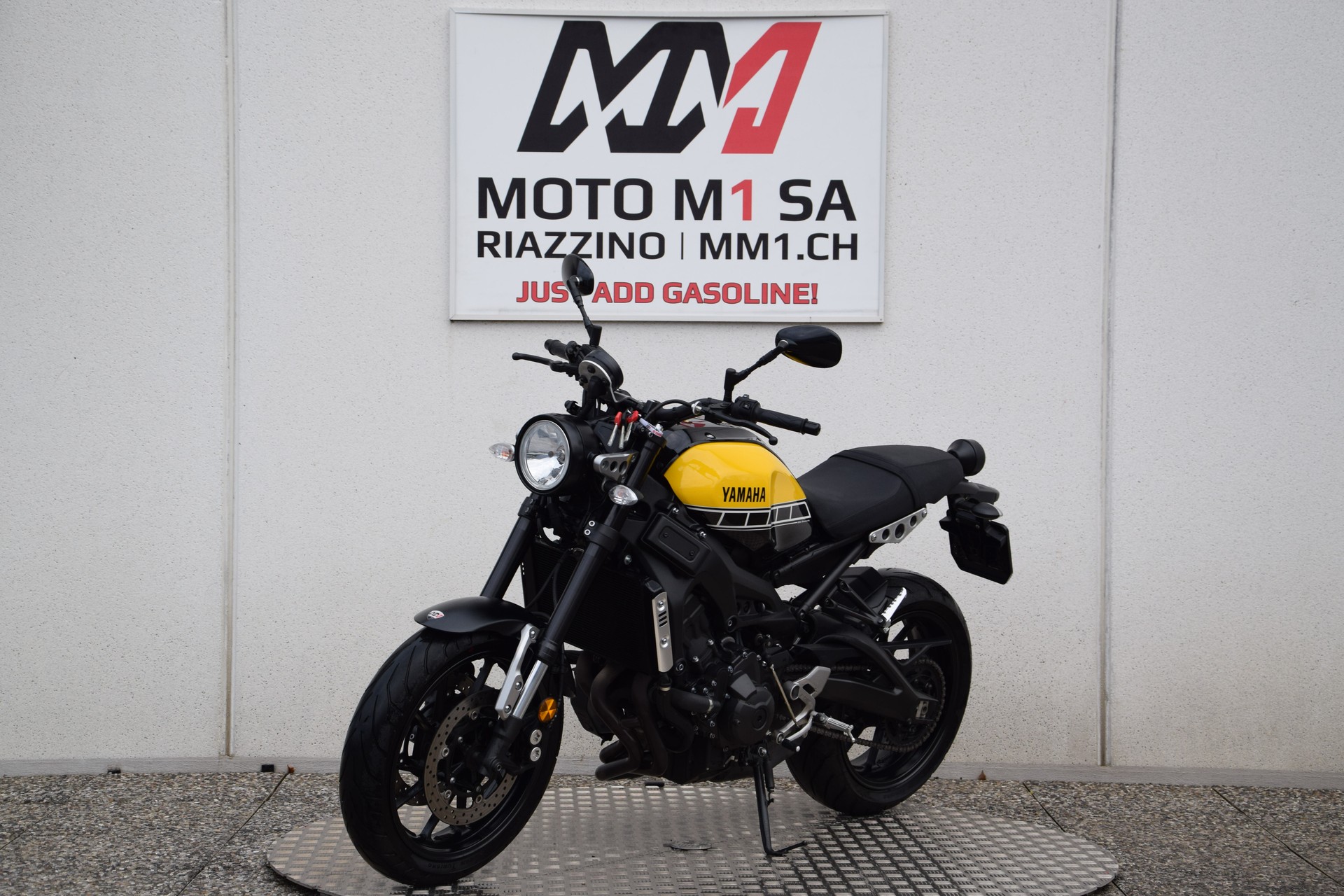 YAMAHA XSR 900-showroom-element-3