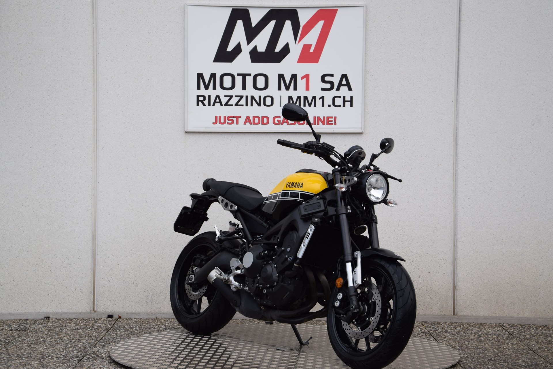 YAMAHA XSR 900-showroom-element-1